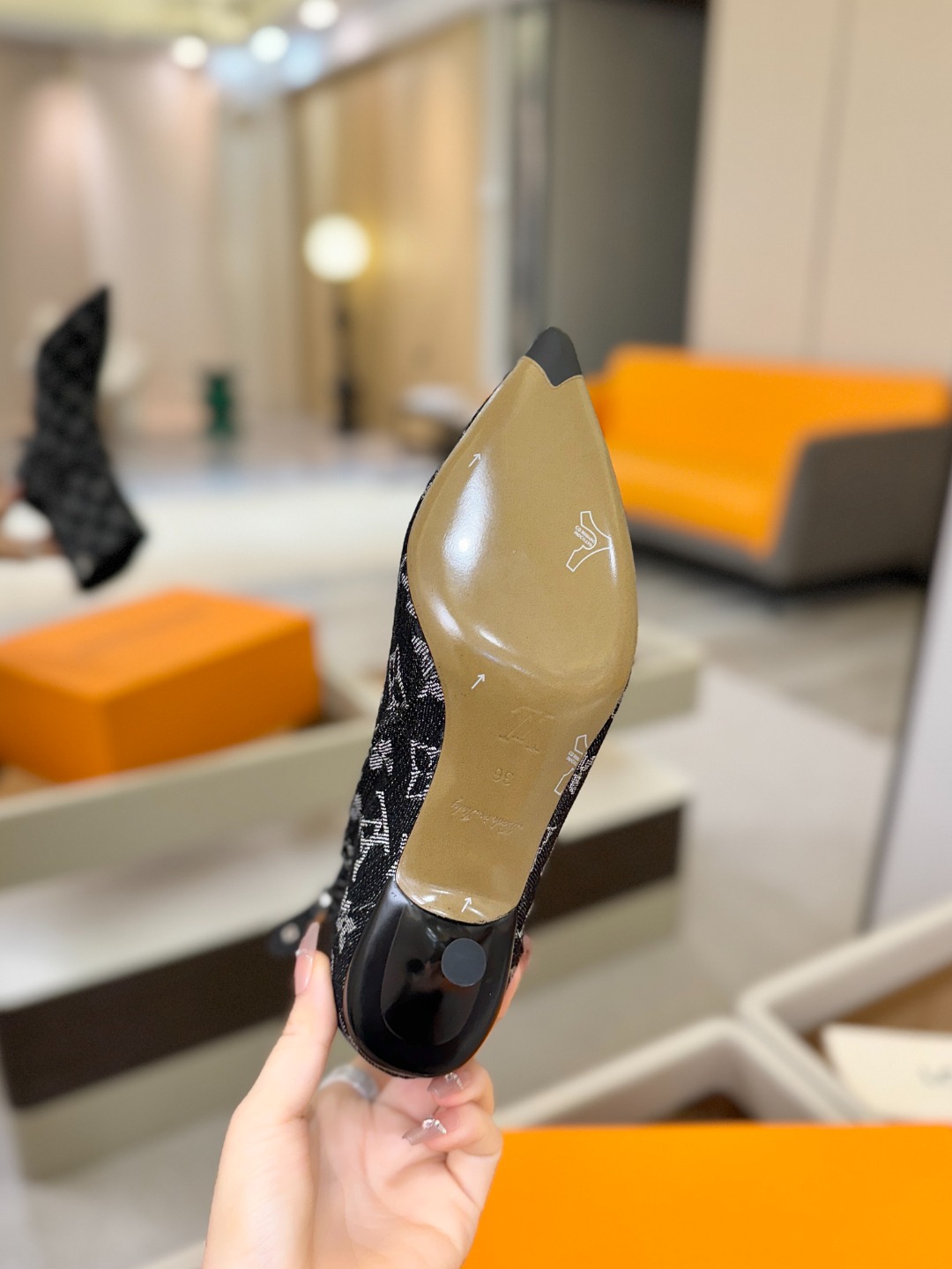 【代购级】、Louis Vuitton 2025官秋短靴系列！完美楦型、尖头新品🆕、官网同步更新Lv五金