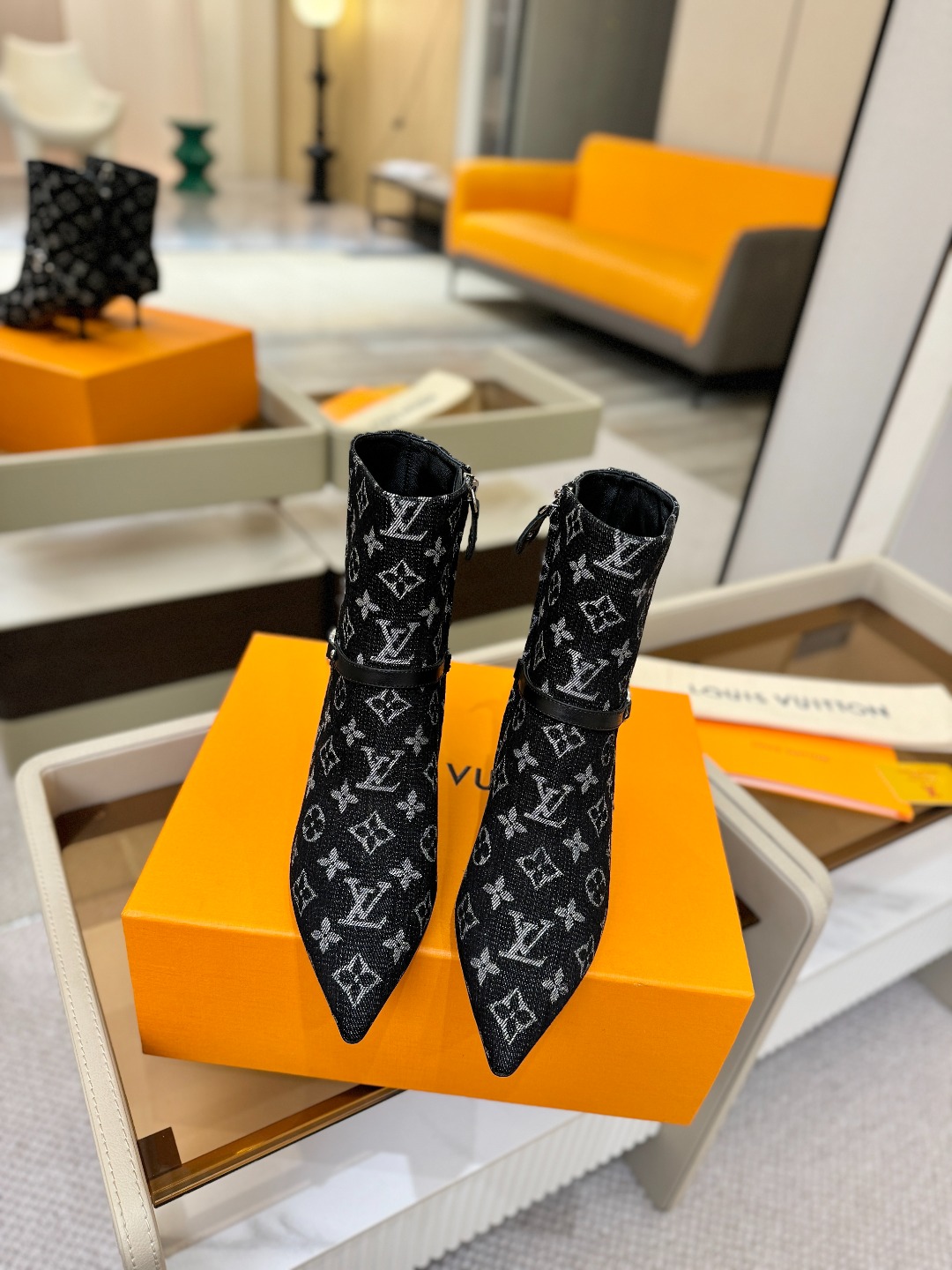 【代购级】、Louis Vuitton 2025官秋短靴系列！完美楦型、尖头新品🆕、官网同步更新Lv五金