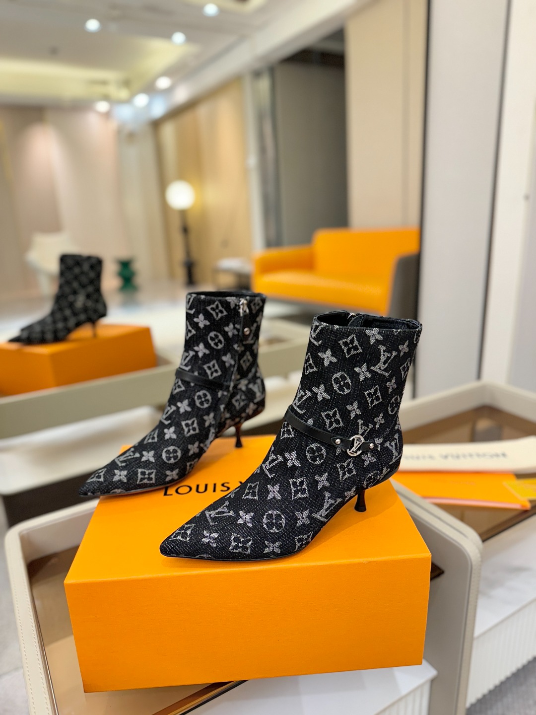 【代购级】、Louis Vuitton 2025官秋短靴系列！完美楦型、尖头新品🆕、官网同步更新Lv五金