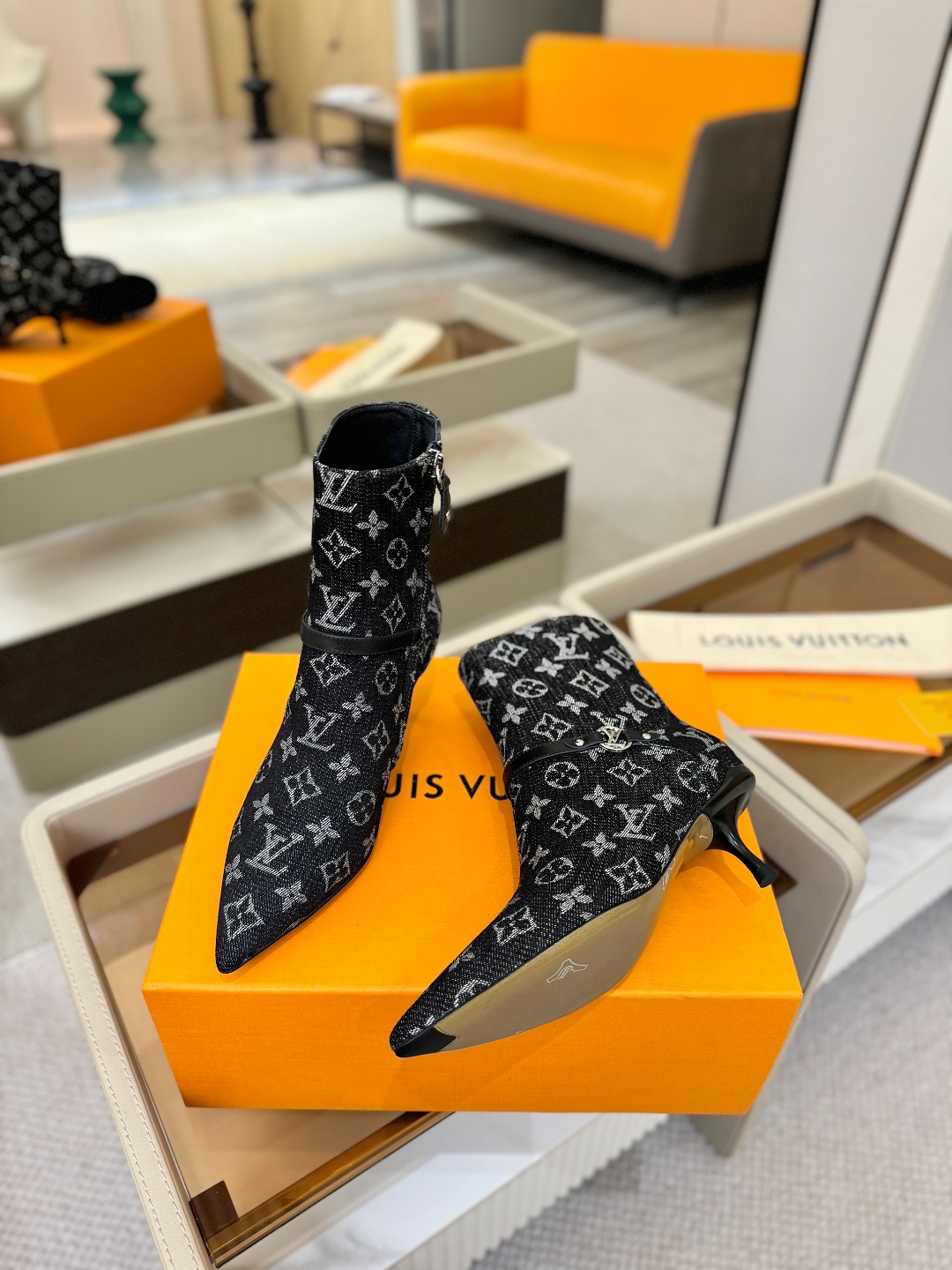 【代购级】、Louis Vuitton 2025官秋短靴系列！完美楦型、尖头新品🆕、官网同步更新Lv五金