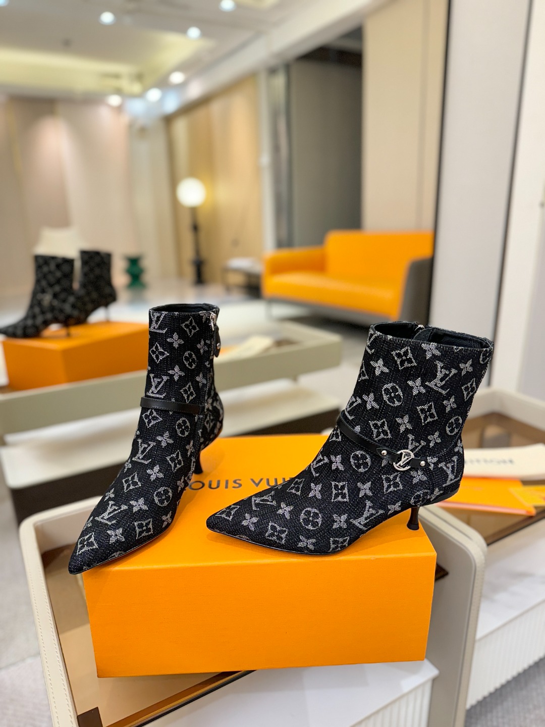 【代购级】、Louis Vuitton 2025官秋短靴系列！完美楦型、尖头新品🆕、官网同步更新Lv五金