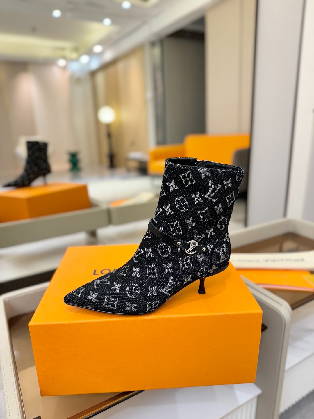 【代购级】、Louis Vuitton 2025官秋短靴系列！完美楦型、尖头新品🆕、官网同步更新Lv五金