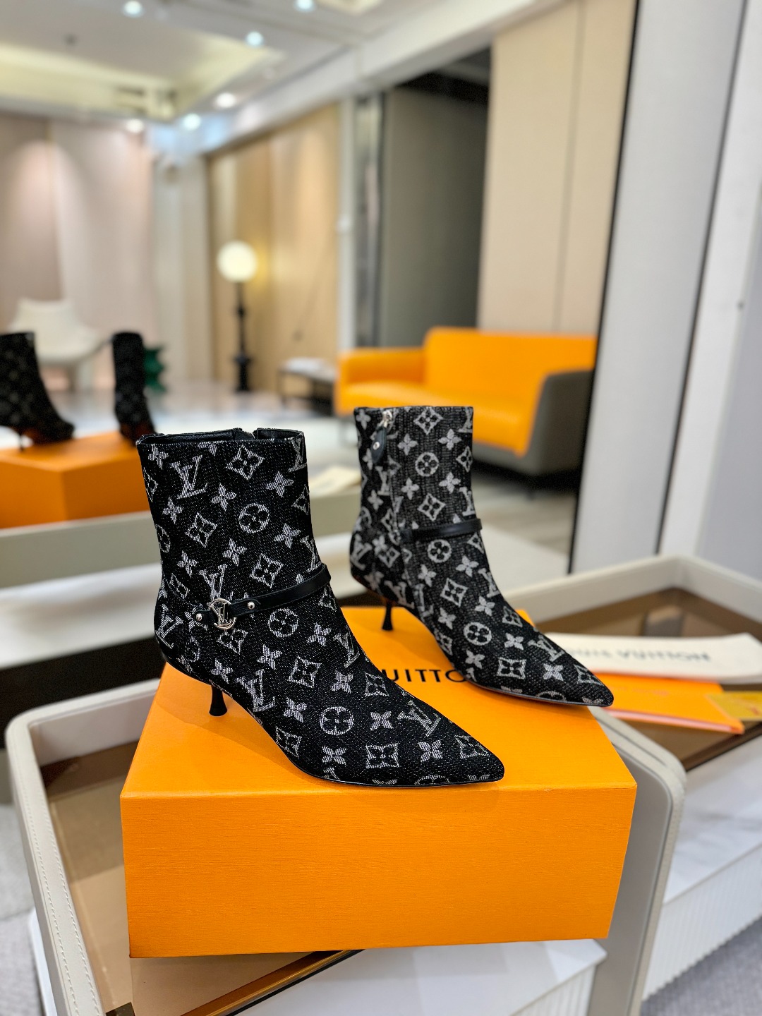 【代购级】、Louis Vuitton 2025官秋短靴系列！完美楦型、尖头新品🆕、官网同步更新Lv五金
