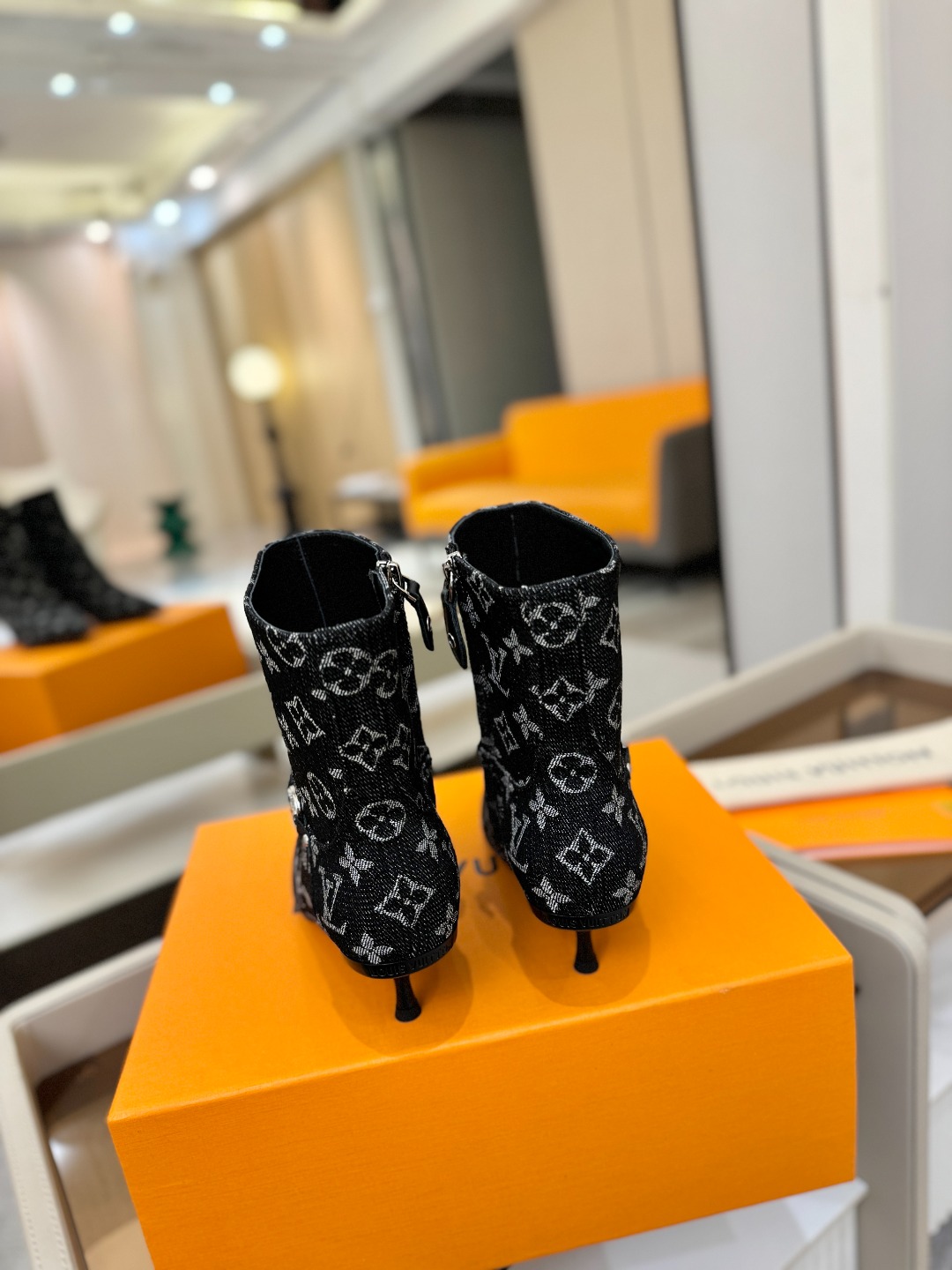 【代购级】、Louis Vuitton 2025官秋短靴系列！完美楦型、尖头新品🆕、官网同步更新Lv五金