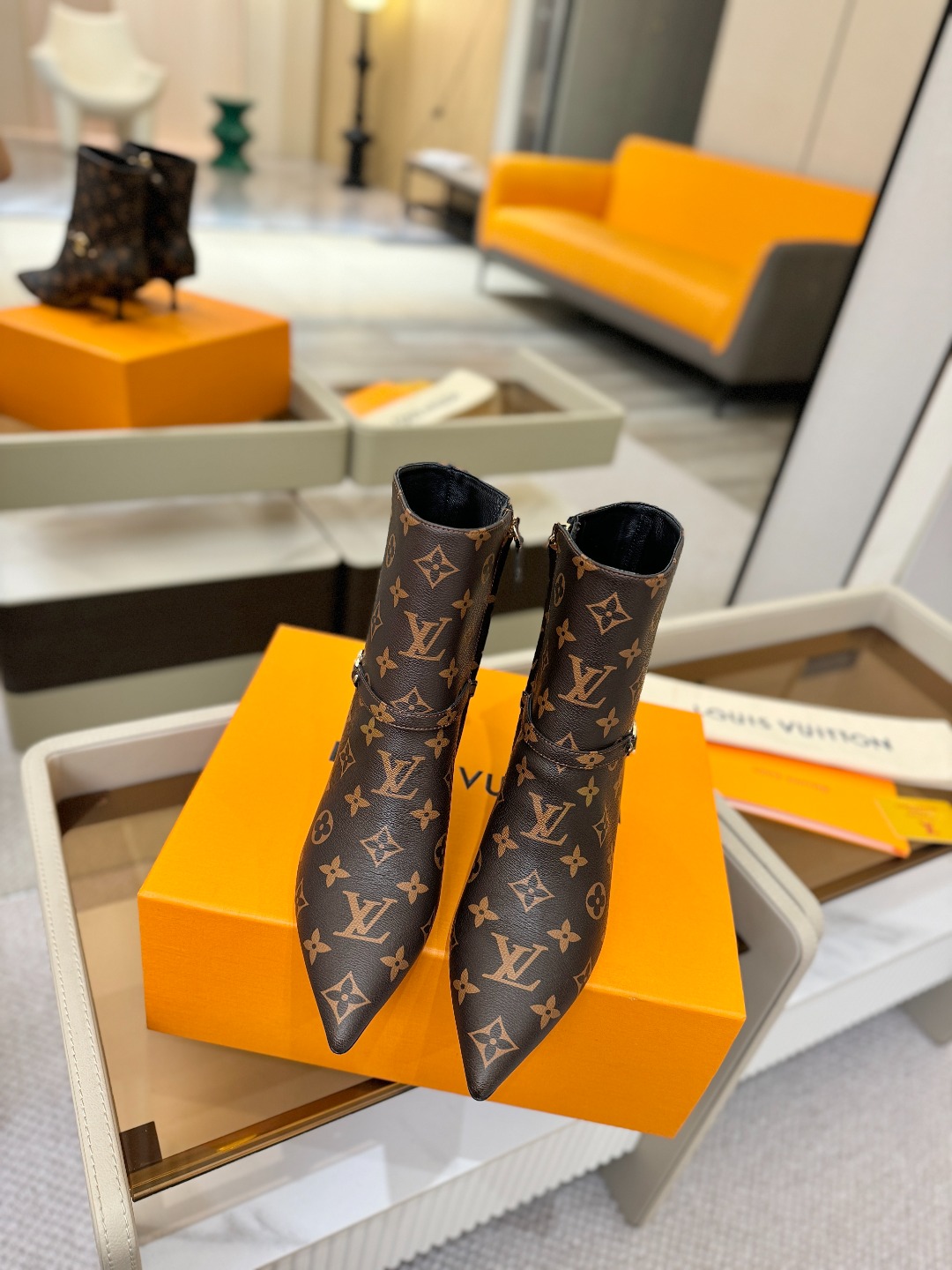 【代购级】、Louis Vuitton 2025官秋短靴系列！完美楦型、尖头新品🆕、官网同步更新Lv五金
