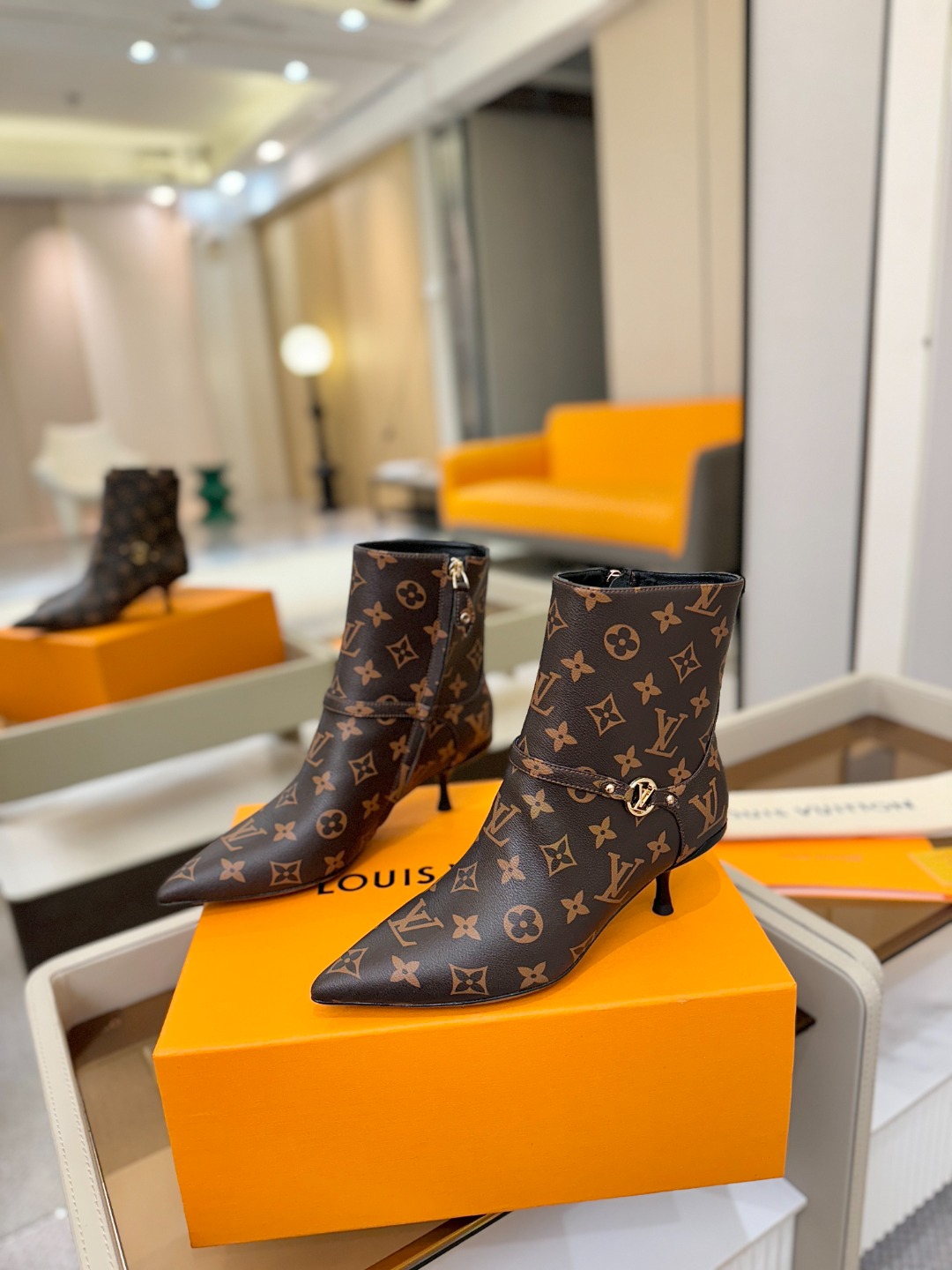 【代购级】、Louis Vuitton 2025官秋短靴系列！完美楦型、尖头新品🆕、官网同步更新Lv五金