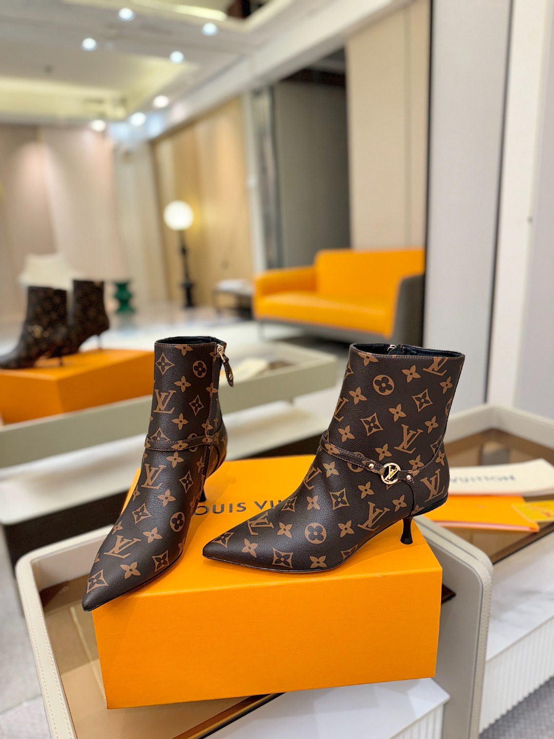【代购级】、Louis Vuitton 2025官秋短靴系列！完美楦型、尖头新品🆕、官网同步更新Lv五金