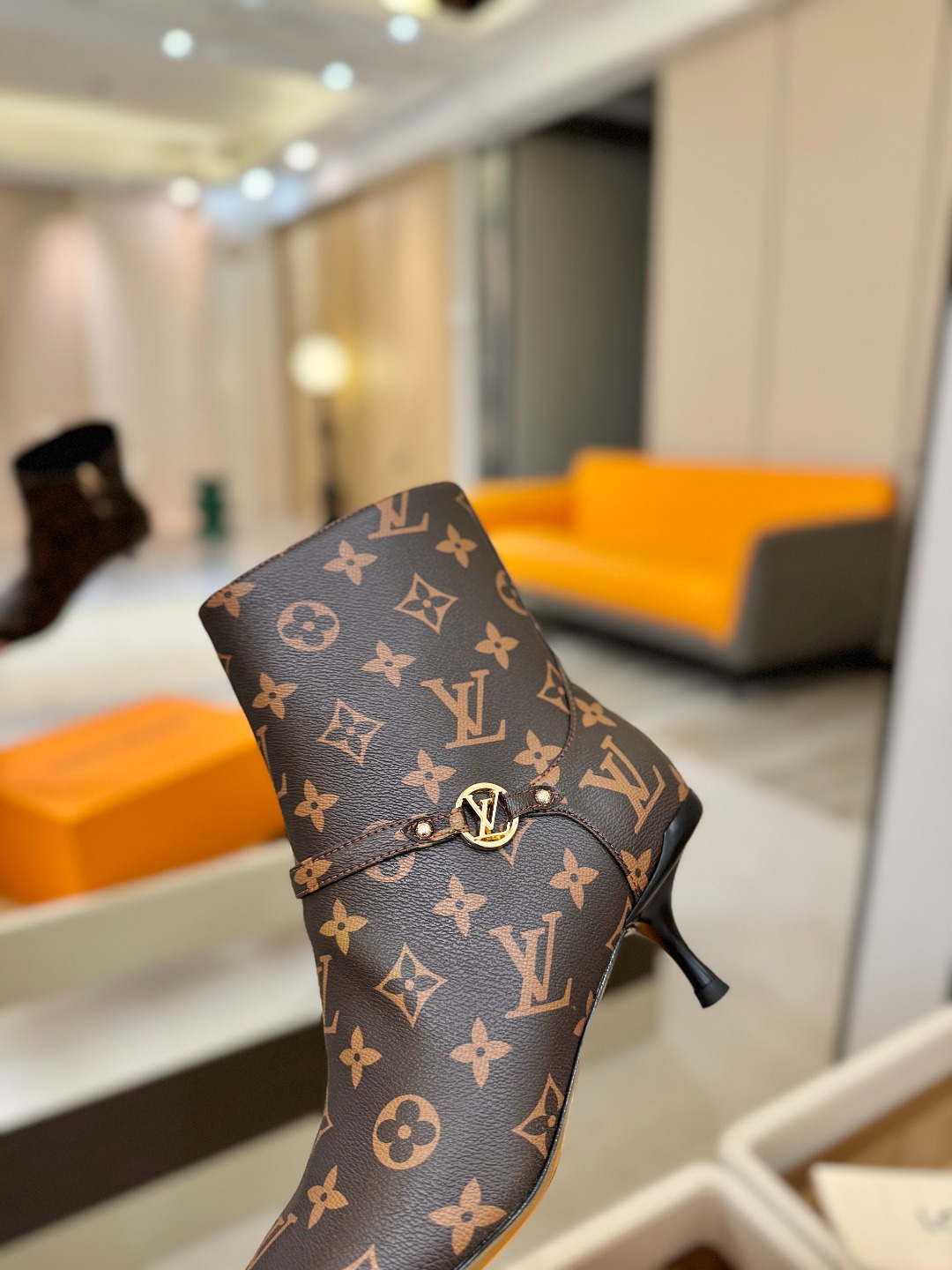 【代购级】、Louis Vuitton 2025官秋短靴系列！完美楦型、尖头新品🆕、官网同步更新Lv五金
