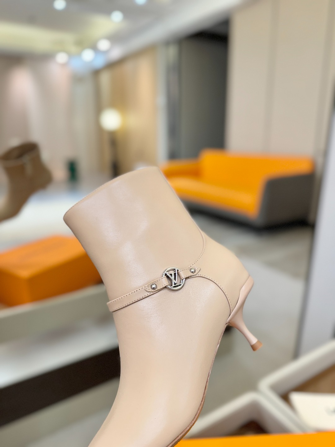【代购级】、Louis Vuitton 2025官秋短靴系列!完美楦型、尖头新品🆕、官网同步更新Lv五金