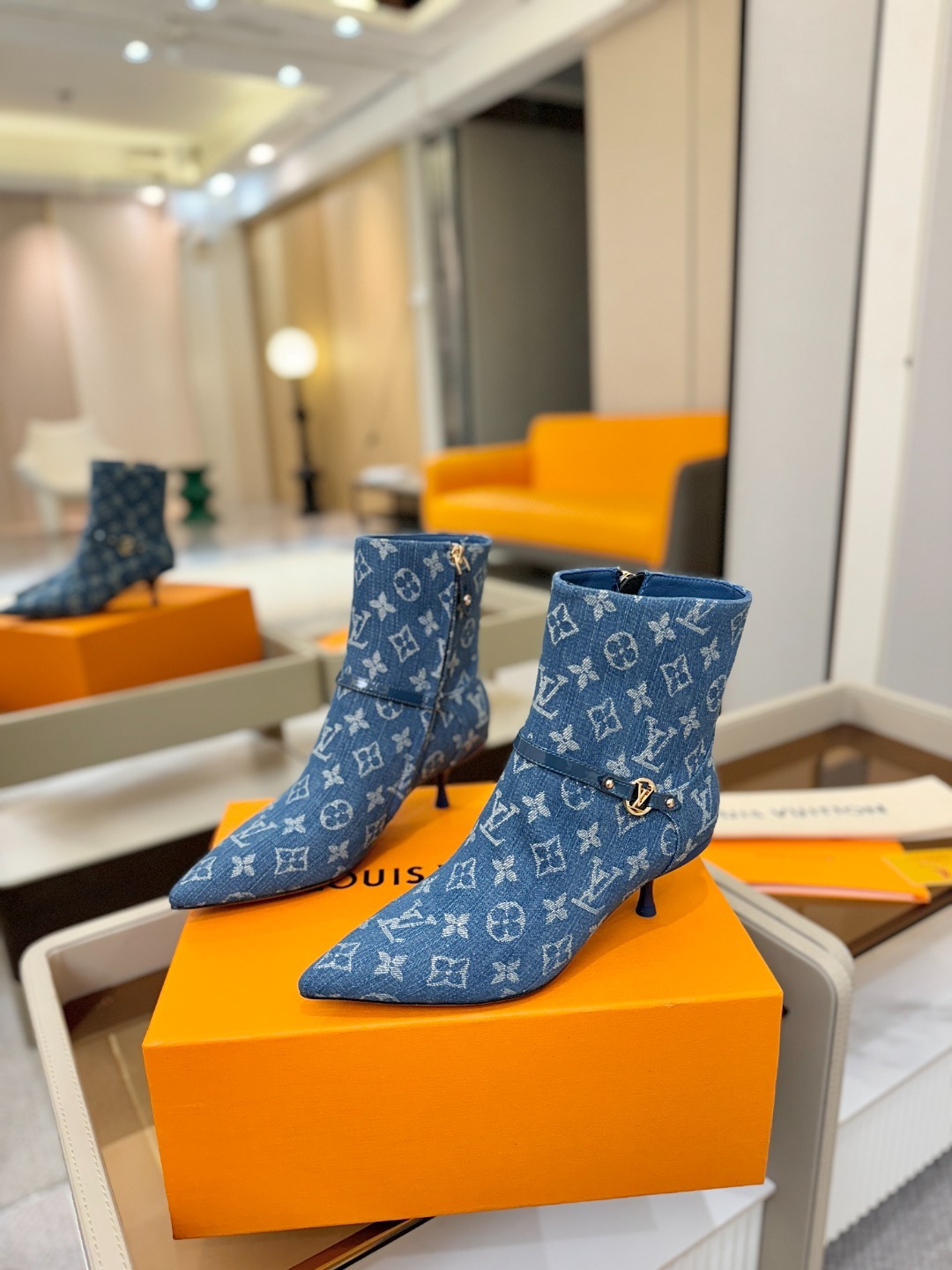 【代购级】、Louis Vuitton 2025官秋短靴系列!完美楦型、尖头新品🆕、官网同步更新Lv五金