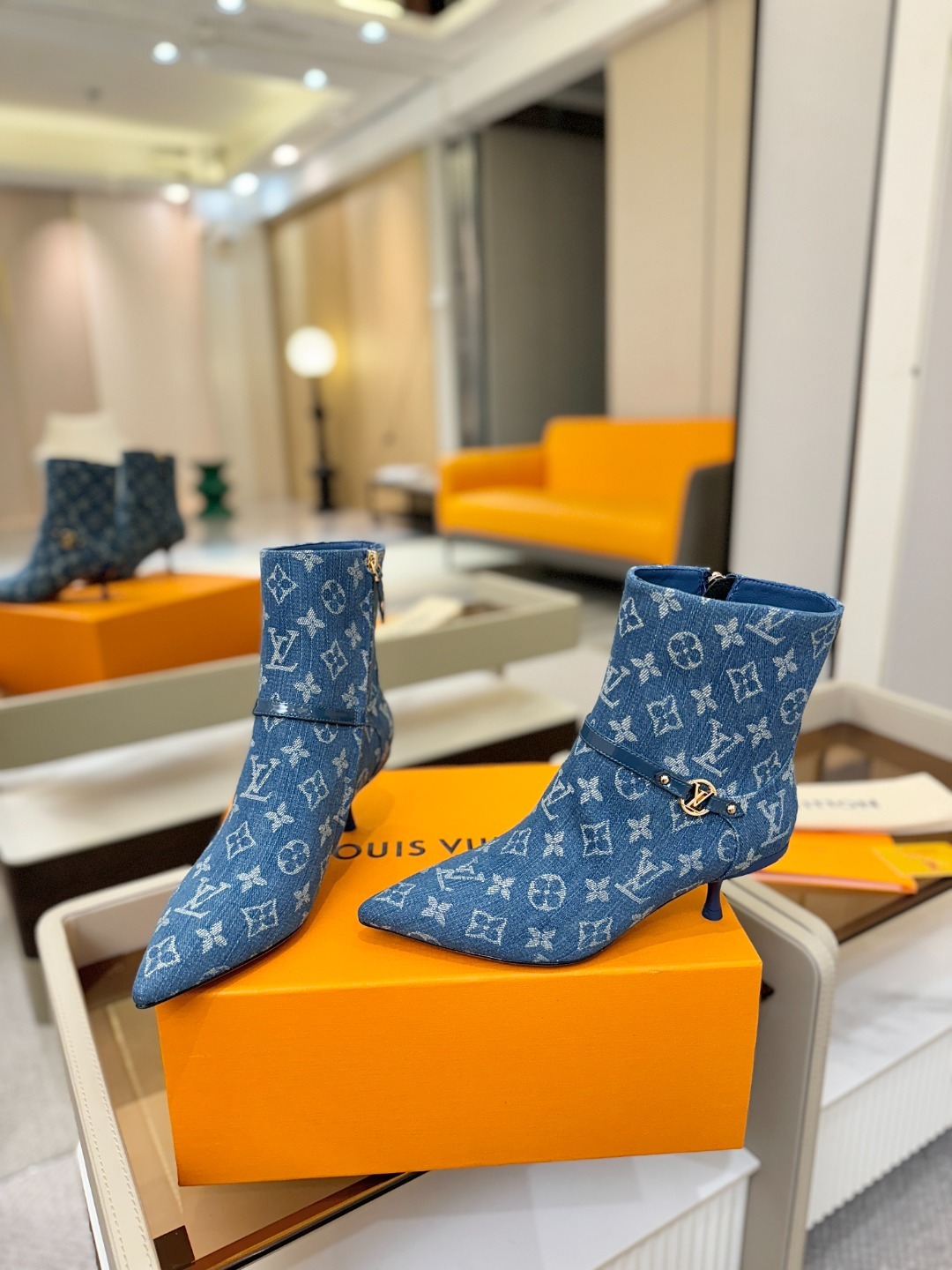 【代购级】、Louis Vuitton 2025官秋短靴系列!完美楦型、尖头新品🆕、官网同步更新Lv五金