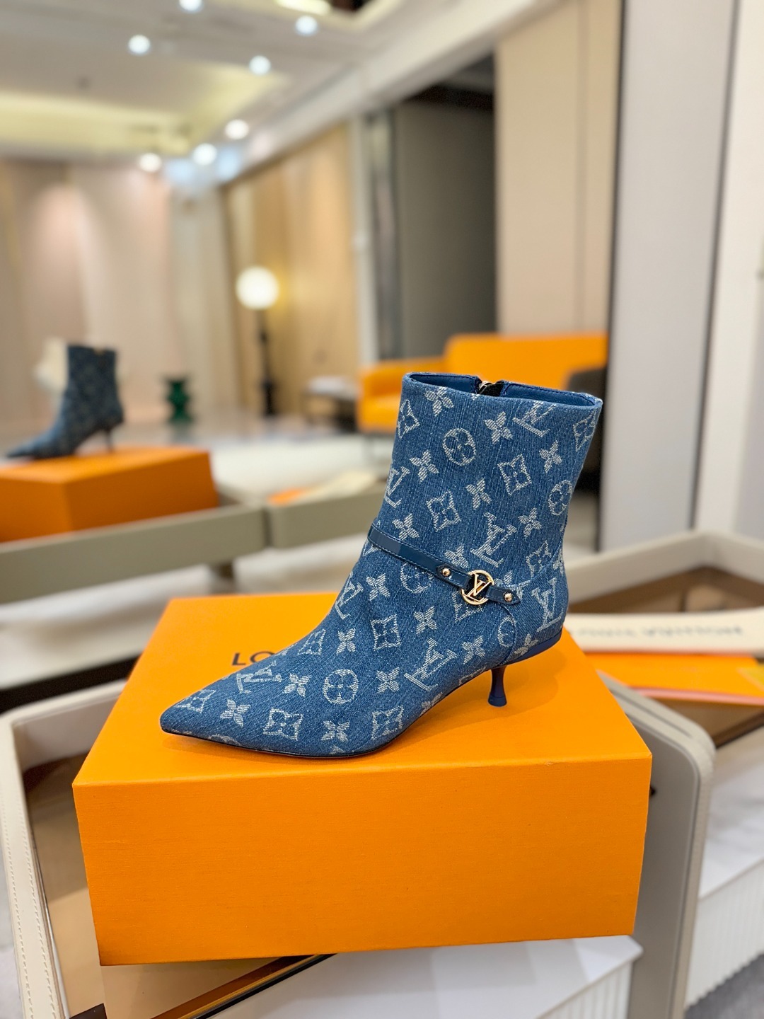 【代购级】、Louis Vuitton 2025官秋短靴系列!完美楦型、尖头新品🆕、官网同步更新Lv五金