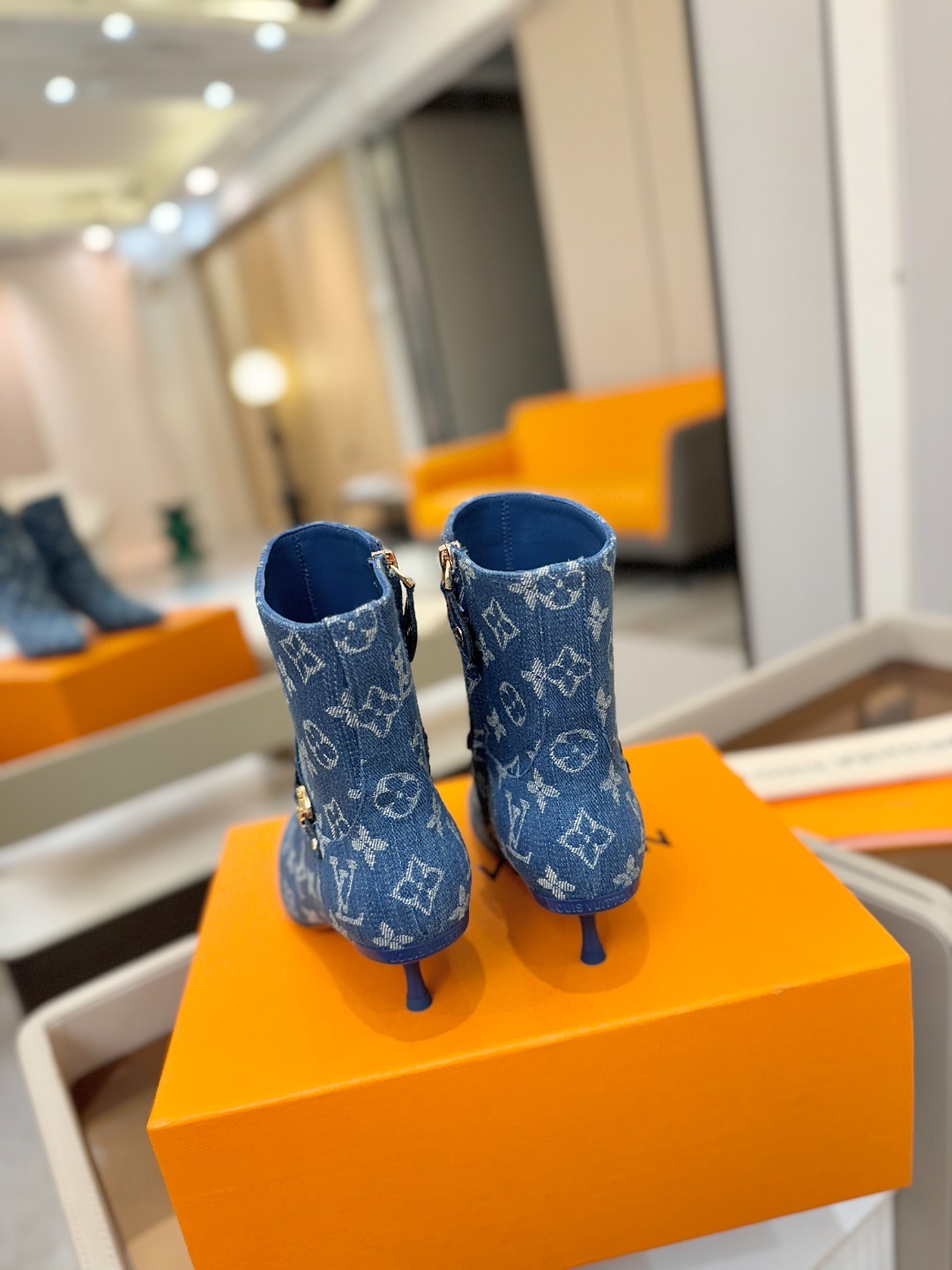 【代购级】、Louis Vuitton 2025官秋短靴系列!完美楦型、尖头新品🆕、官网同步更新Lv五金