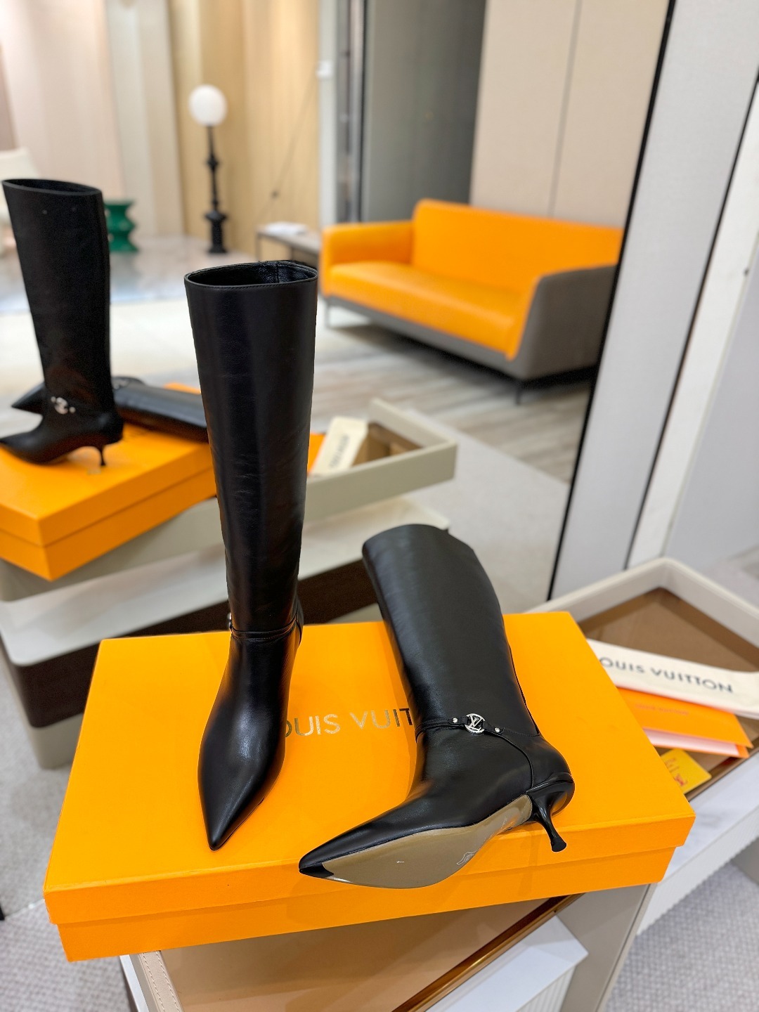 【代购级】、Louis Vuitton 2025官秋冬长靴系列!完美楦型、尖头新品🆕、官网同步更新Lv五