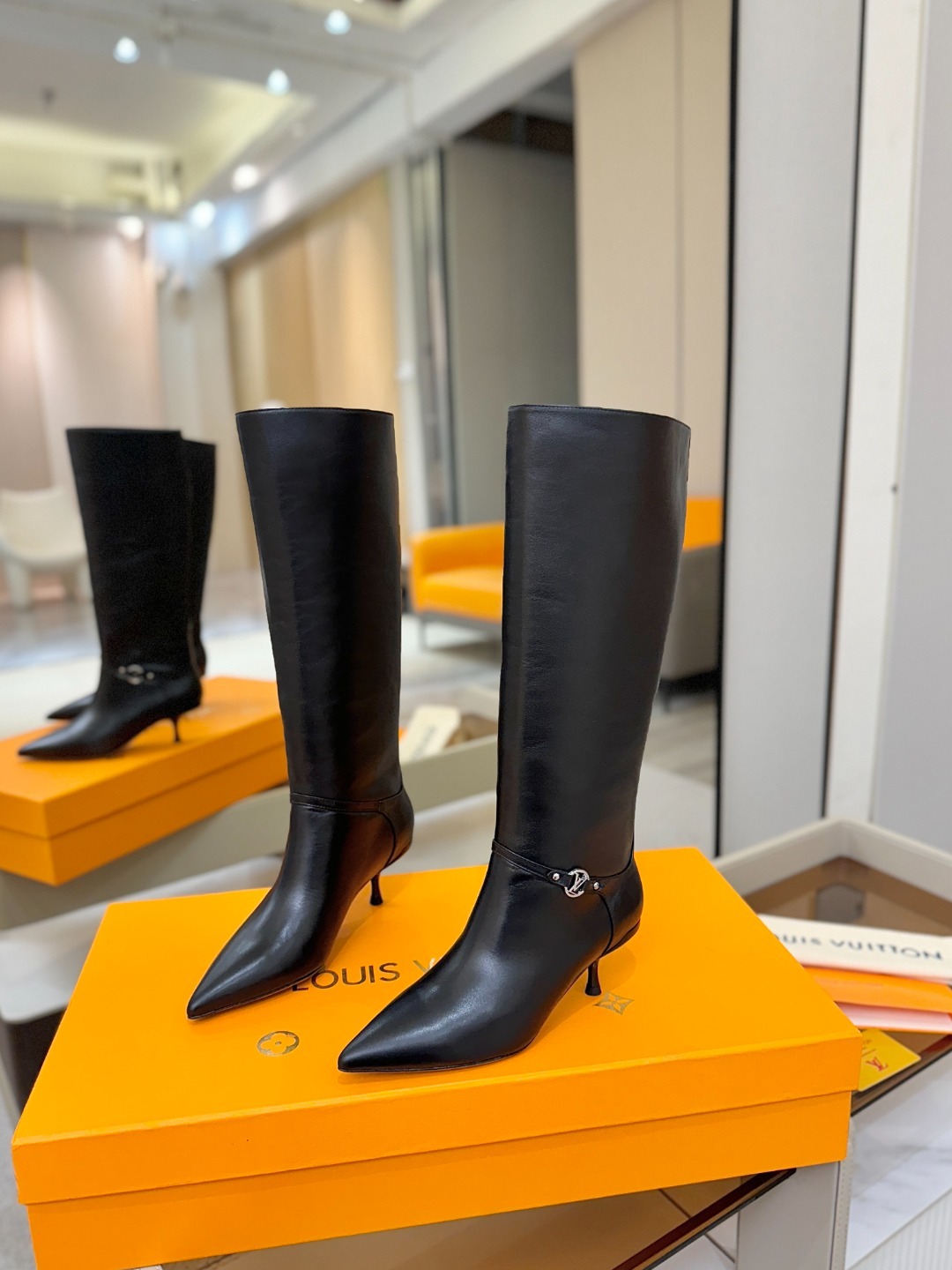 【代购级】、Louis Vuitton 2025官秋冬长靴系列!完美楦型、尖头新品🆕、官网同步更新Lv五