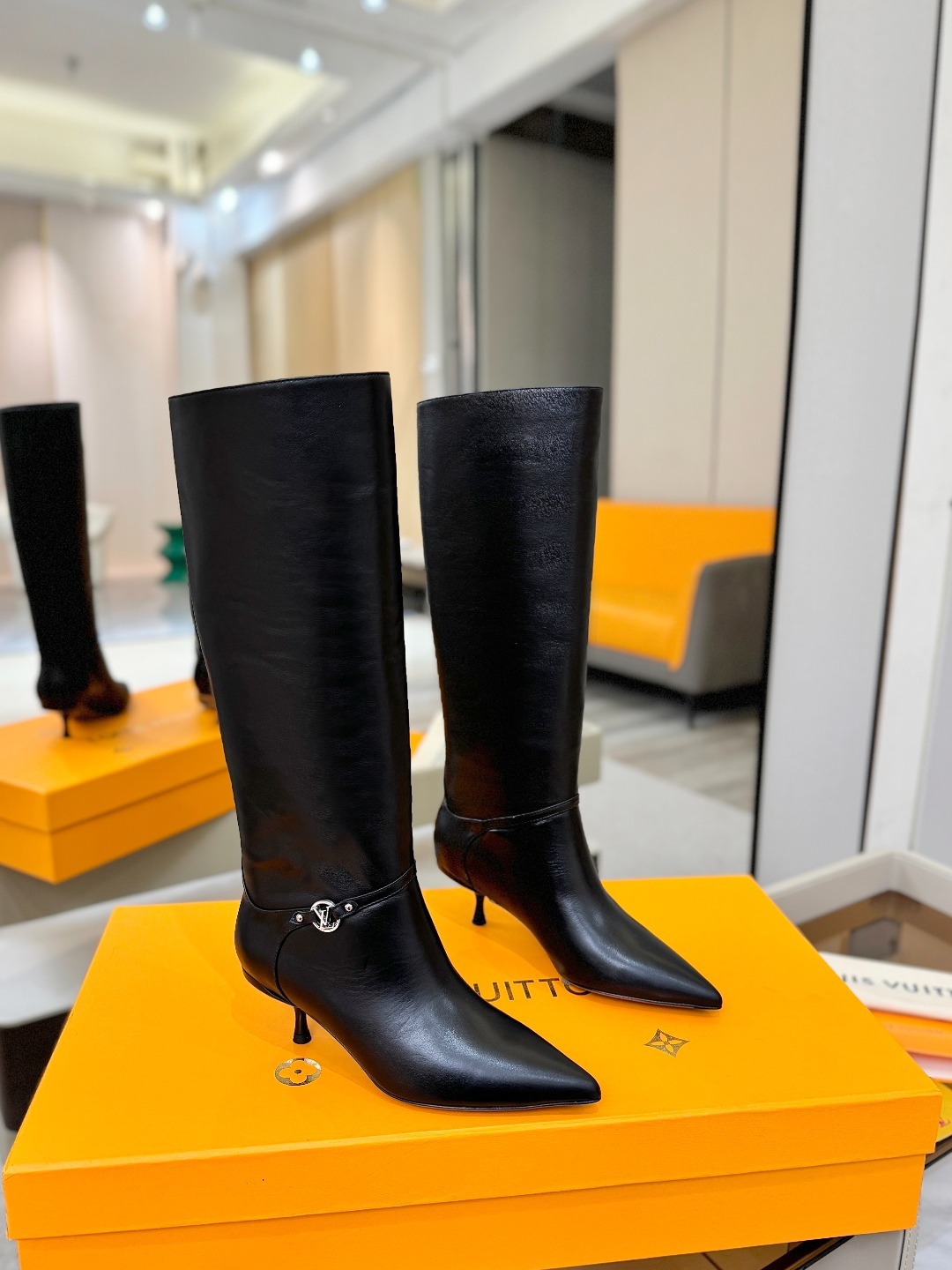 【代购级】、Louis Vuitton 2025官秋冬长靴系列!完美楦型、尖头新品🆕、官网同步更新Lv五