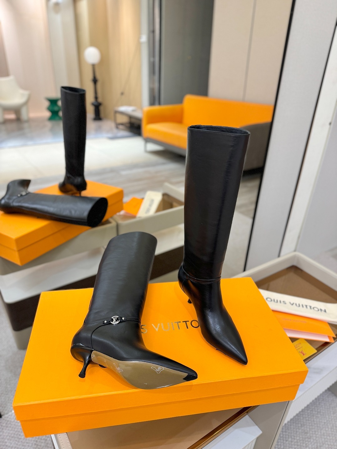 【代购级】、Louis Vuitton 2025官秋冬长靴系列!完美楦型、尖头新品🆕、官网同步更新Lv五