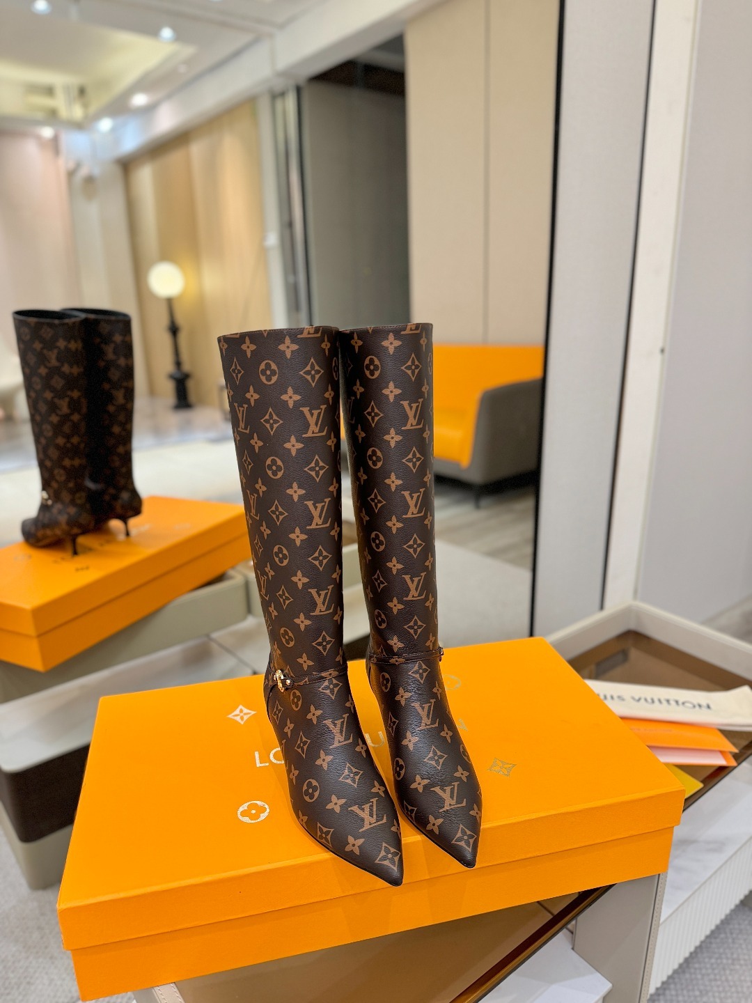 【代购级】、Louis Vuitton 2025官秋冬长靴系列!完美楦型、尖头新品🆕、官网同步更新Lv五