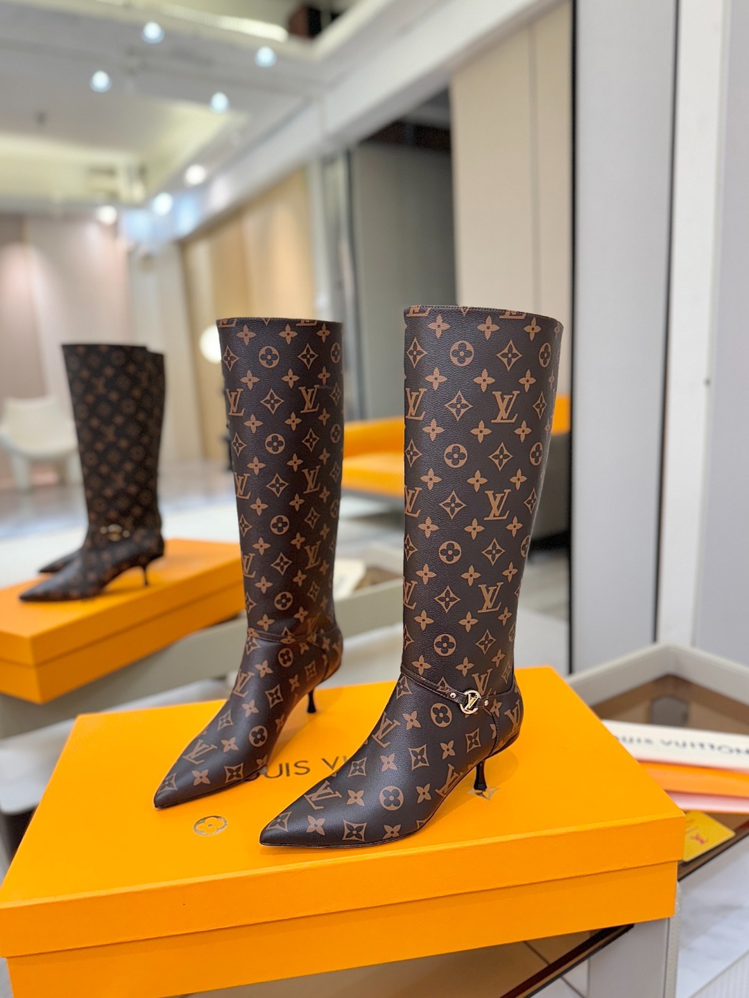 【代购级】、Louis Vuitton 2025官秋冬长靴系列!完美楦型、尖头新品🆕、官网同步更新Lv五