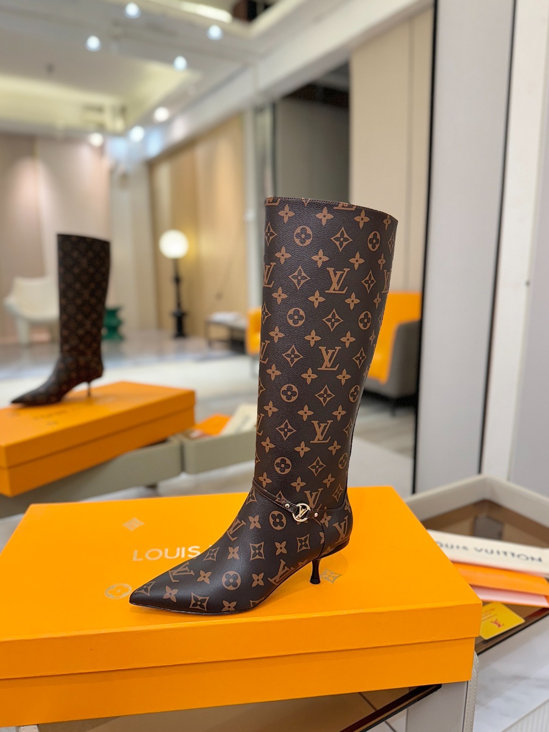 【代购级】、Louis Vuitton 2025官秋冬长靴系列!完美楦型、尖头新品🆕、官网同步更新Lv五