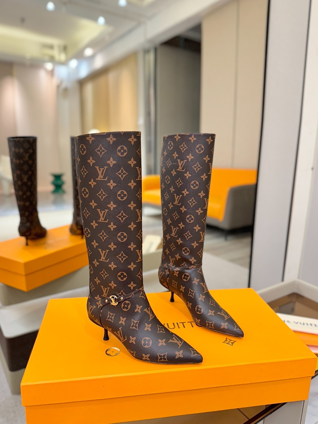 【代购级】、Louis Vuitton 2025官秋冬长靴系列!完美楦型、尖头新品🆕、官网同步更新Lv五