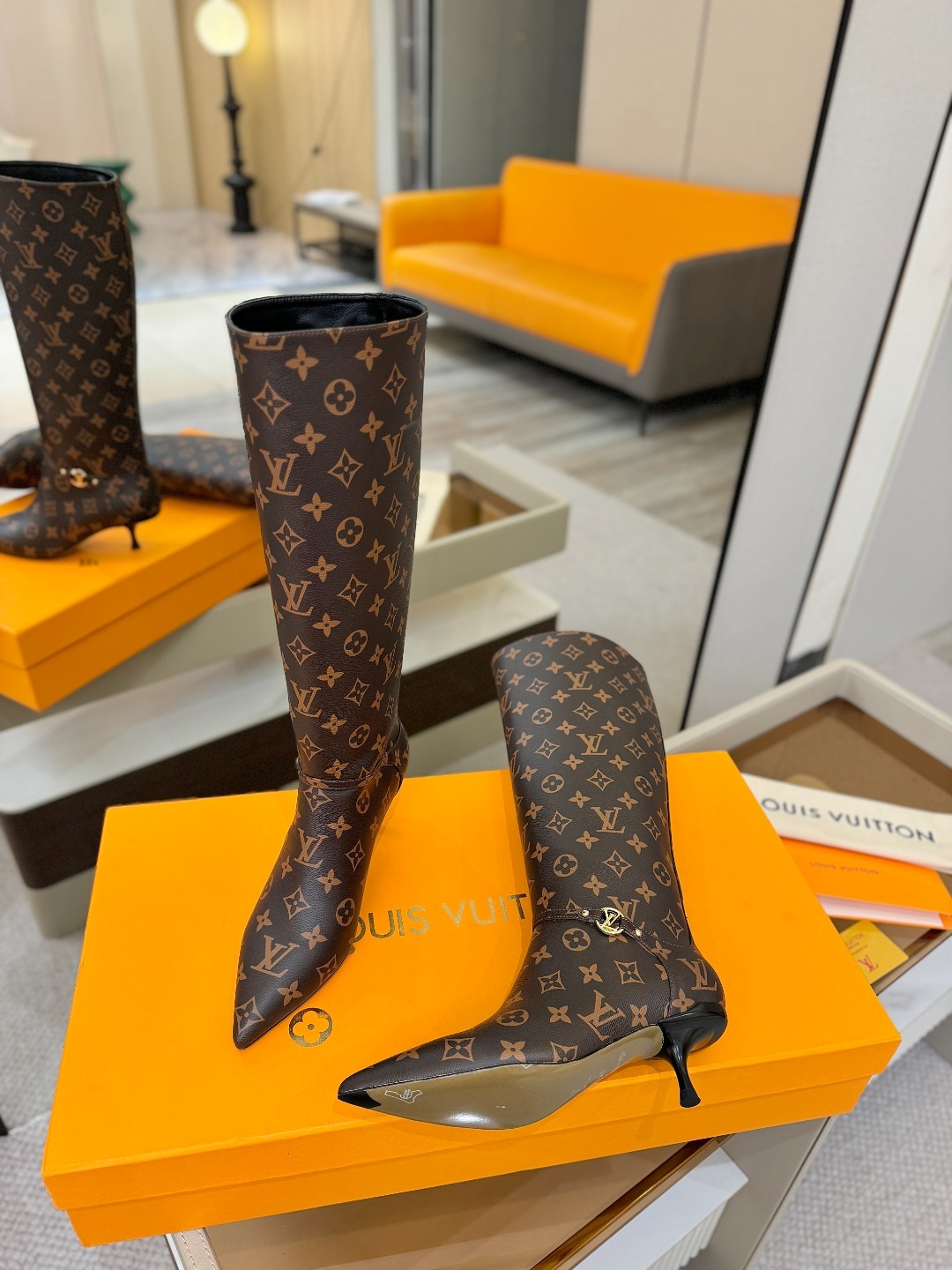 【代购级】、Louis Vuitton 2025官秋冬长靴系列!完美楦型、尖头新品🆕、官网同步更新Lv五