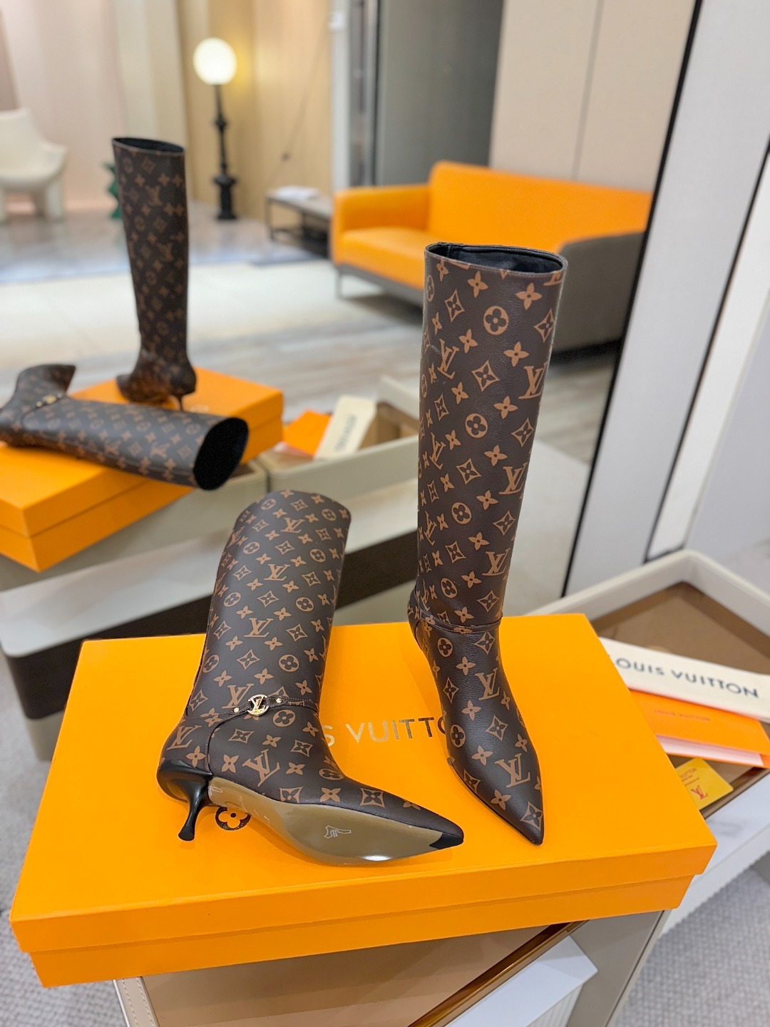 【代购级】、Louis Vuitton 2025官秋冬长靴系列!完美楦型、尖头新品🆕、官网同步更新Lv五