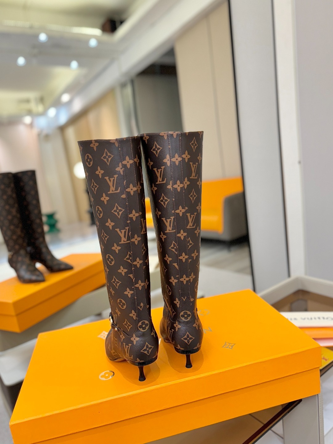 【代购级】、Louis Vuitton 2025官秋冬长靴系列!完美楦型、尖头新品🆕、官网同步更新Lv五