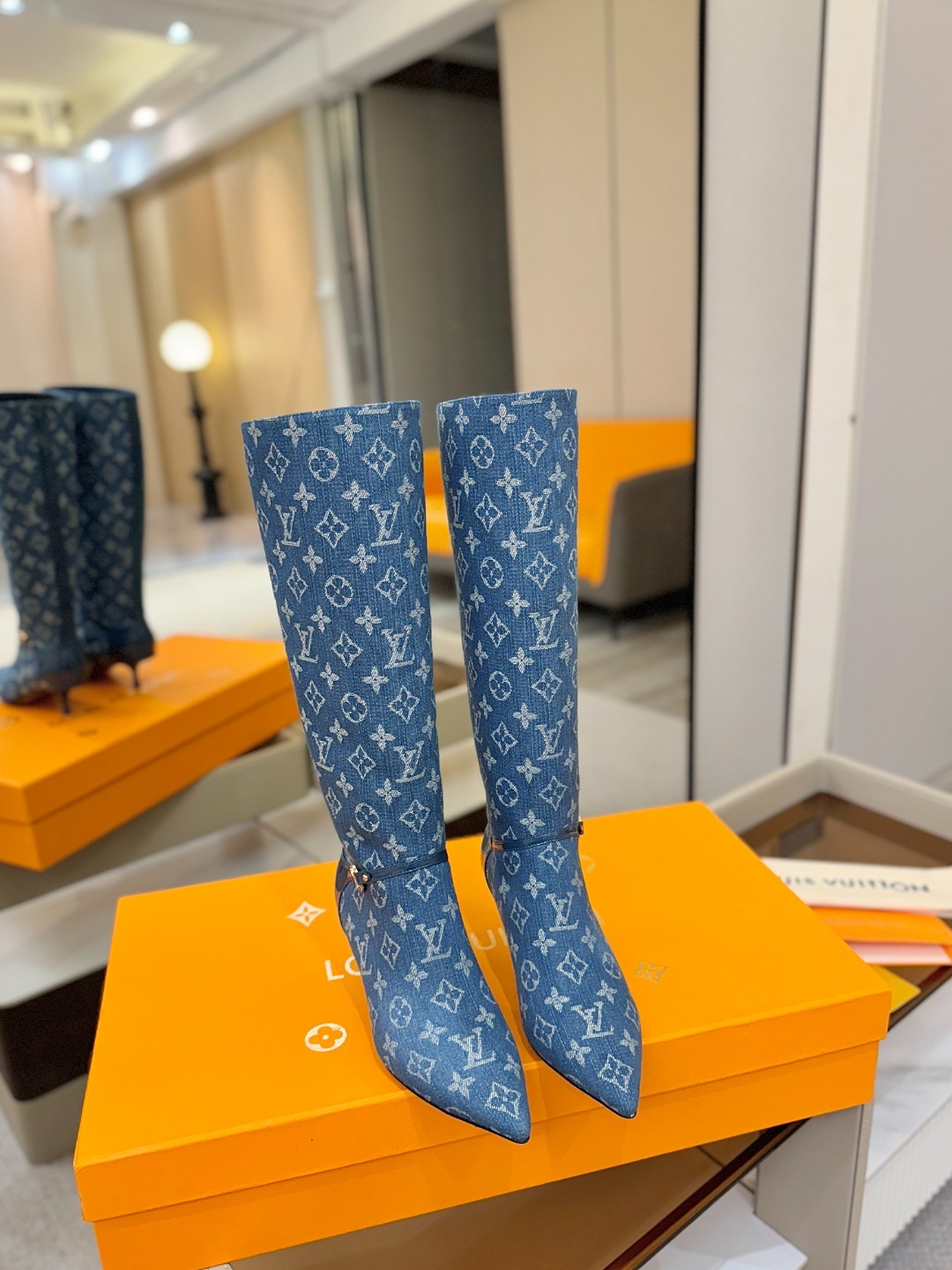 【代购级】、Louis Vuitton 2025官秋冬长靴系列!完美楦型、尖头新品🆕、官网同步更新Lv五