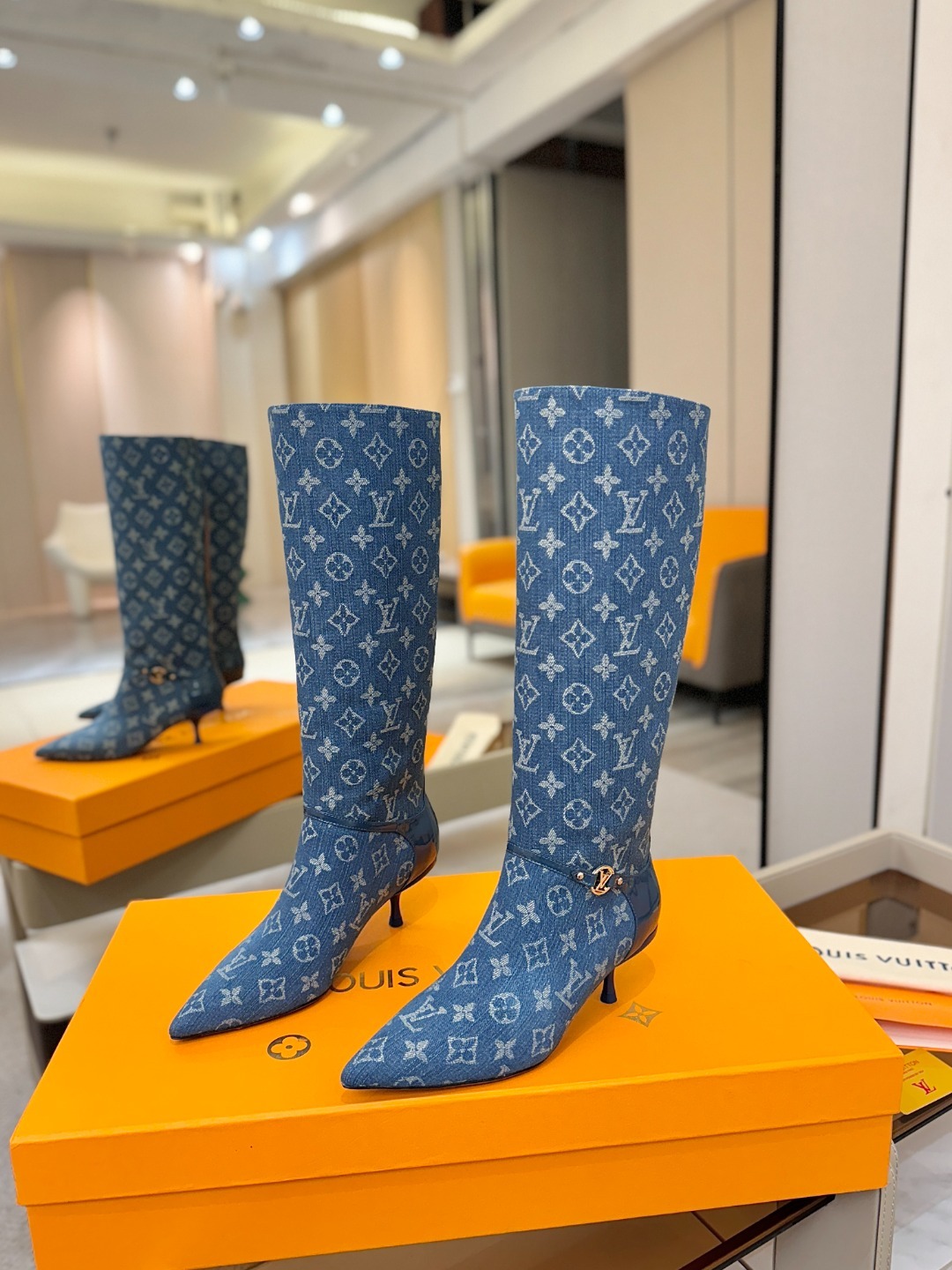 【代购级】、Louis Vuitton 2025官秋冬长靴系列!完美楦型、尖头新品🆕、官网同步更新Lv五