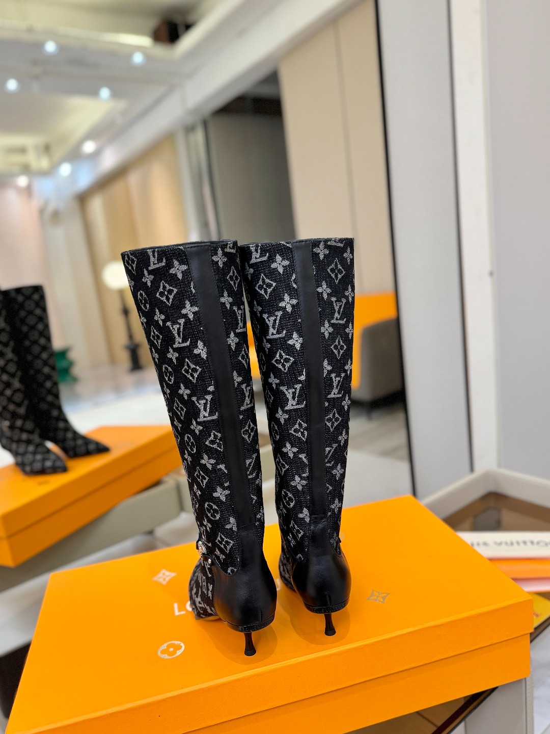 【代购级】、Louis Vuitton 2025官秋冬长靴系列！完美楦型、尖头新品🆕、官网同步更新Lv五