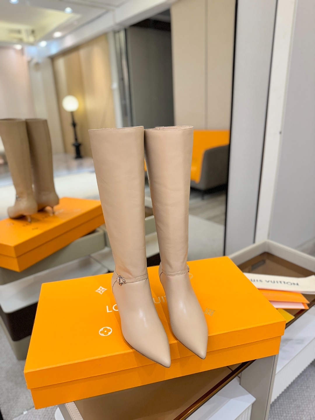 【代购级】、Louis Vuitton 2025官秋冬长靴系列!完美楦型、尖头新品🆕、官网同步更新Lv五