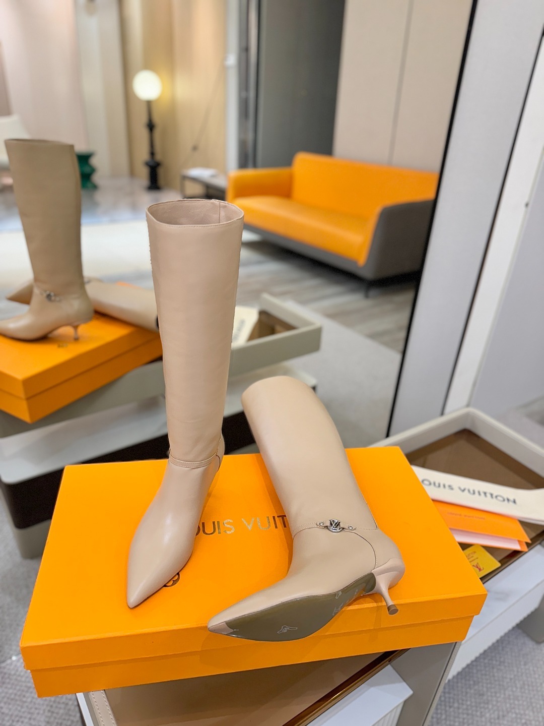 【代购级】、Louis Vuitton 2025官秋冬长靴系列!完美楦型、尖头新品🆕、官网同步更新Lv五