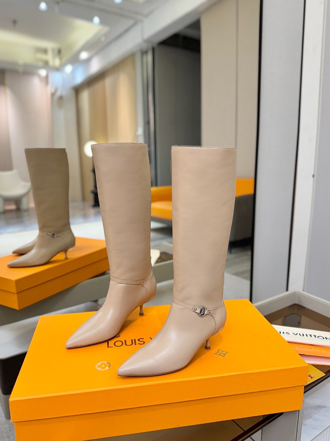 【代购级】、Louis Vuitton 2025官秋冬长靴系列!完美楦型、尖头新品🆕、官网同步更新Lv五