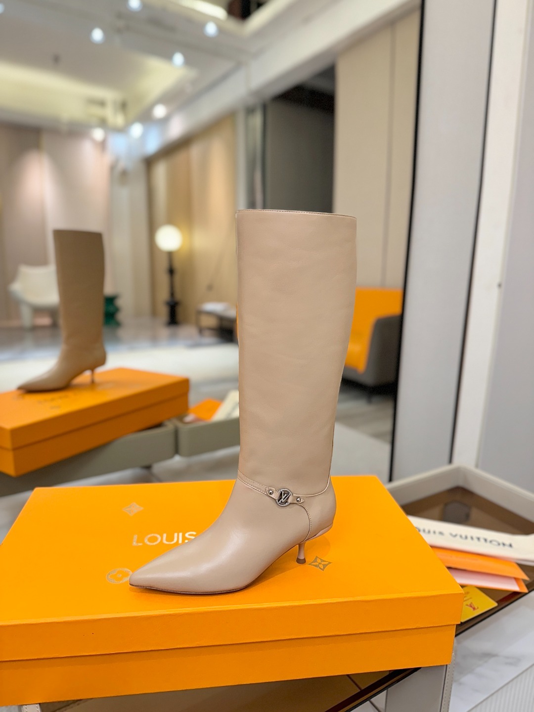 【代购级】、Louis Vuitton 2025官秋冬长靴系列!完美楦型、尖头新品🆕、官网同步更新Lv五