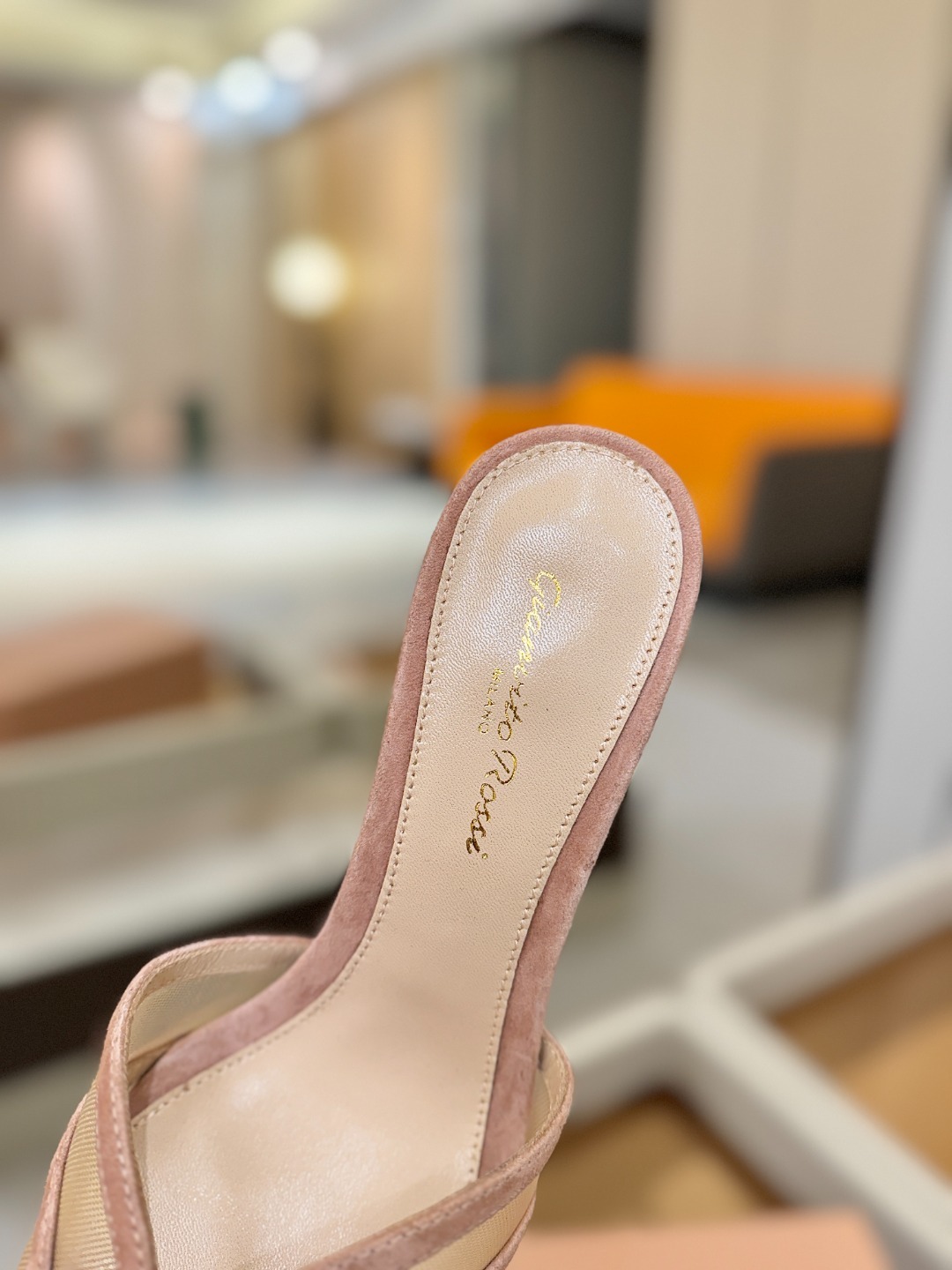 Gianvito rossi 👠顶级版本!代购品质!👡施华洛奇水钻圆头高跟拖鞋,宛如从童话中走来的仙履😜