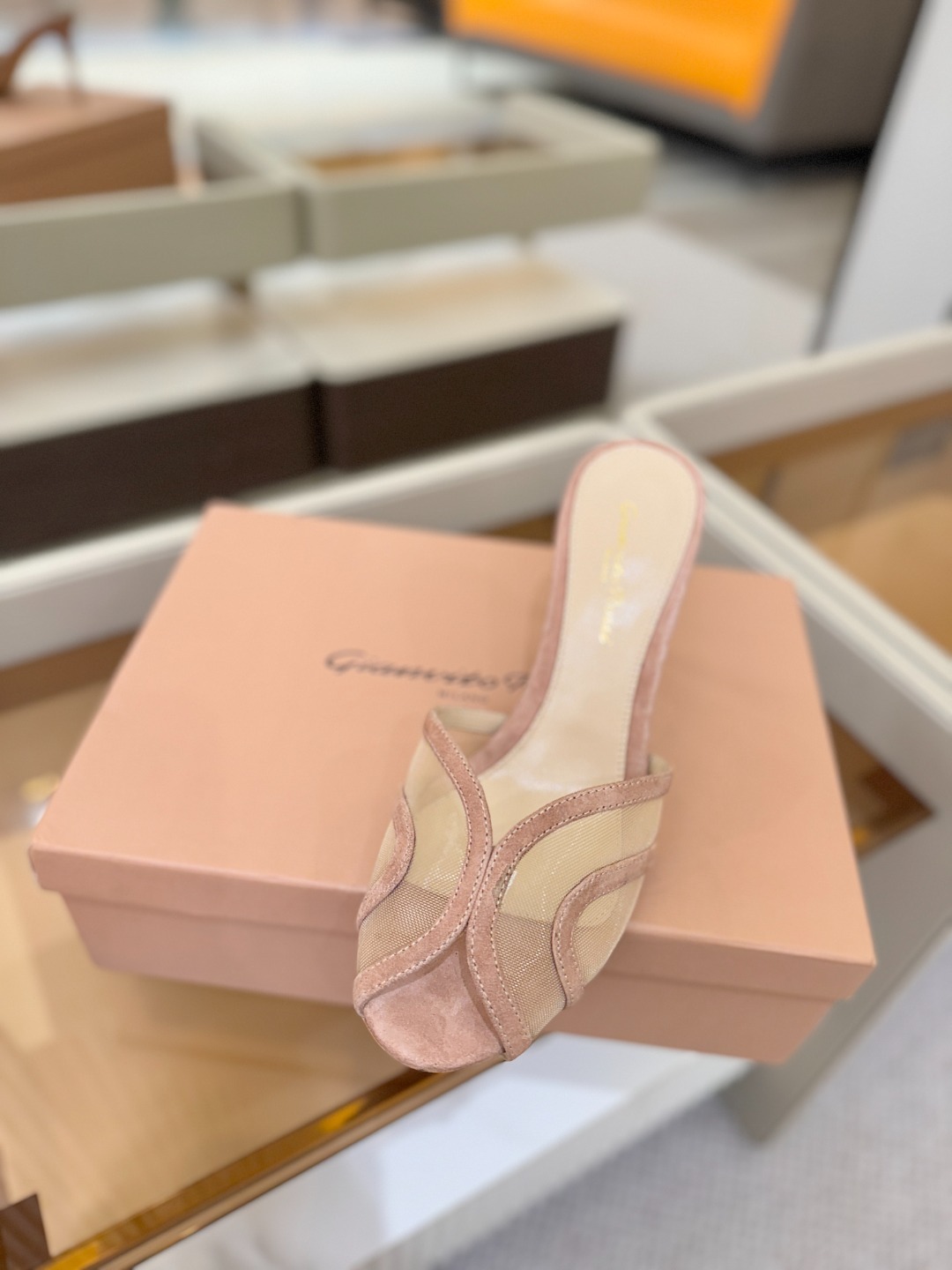 Gianvito rossi 👠顶级版本!代购品质!👡施华洛奇水钻圆头高跟拖鞋,宛如从童话中走来的仙履😜