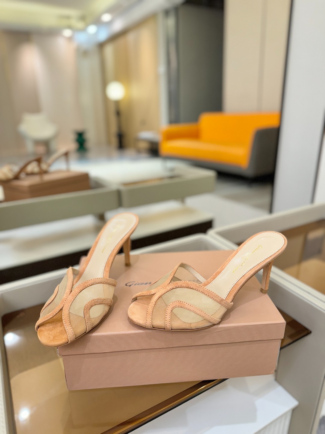 Gianvito rossi 👠顶级版本!代购品质!👡施华洛奇水钻圆头高跟拖鞋,宛如从童话中走来的仙履😜