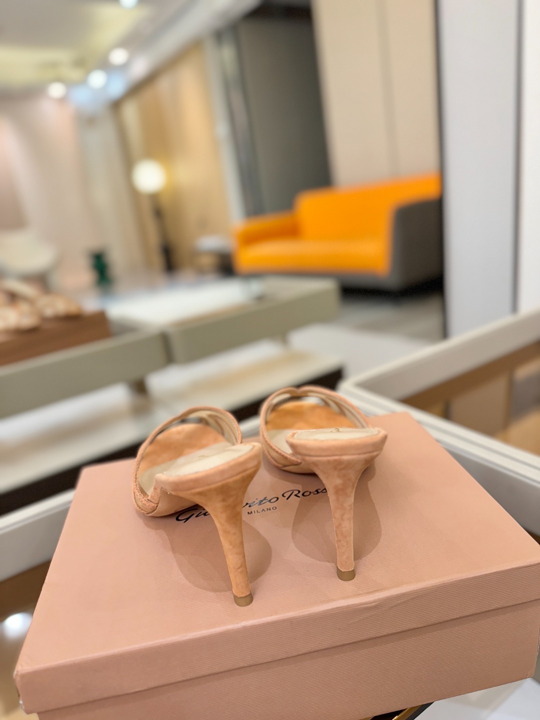 Gianvito rossi 👠顶级版本!代购品质!👡施华洛奇水钻圆头高跟拖鞋,宛如从童话中走来的仙履😜