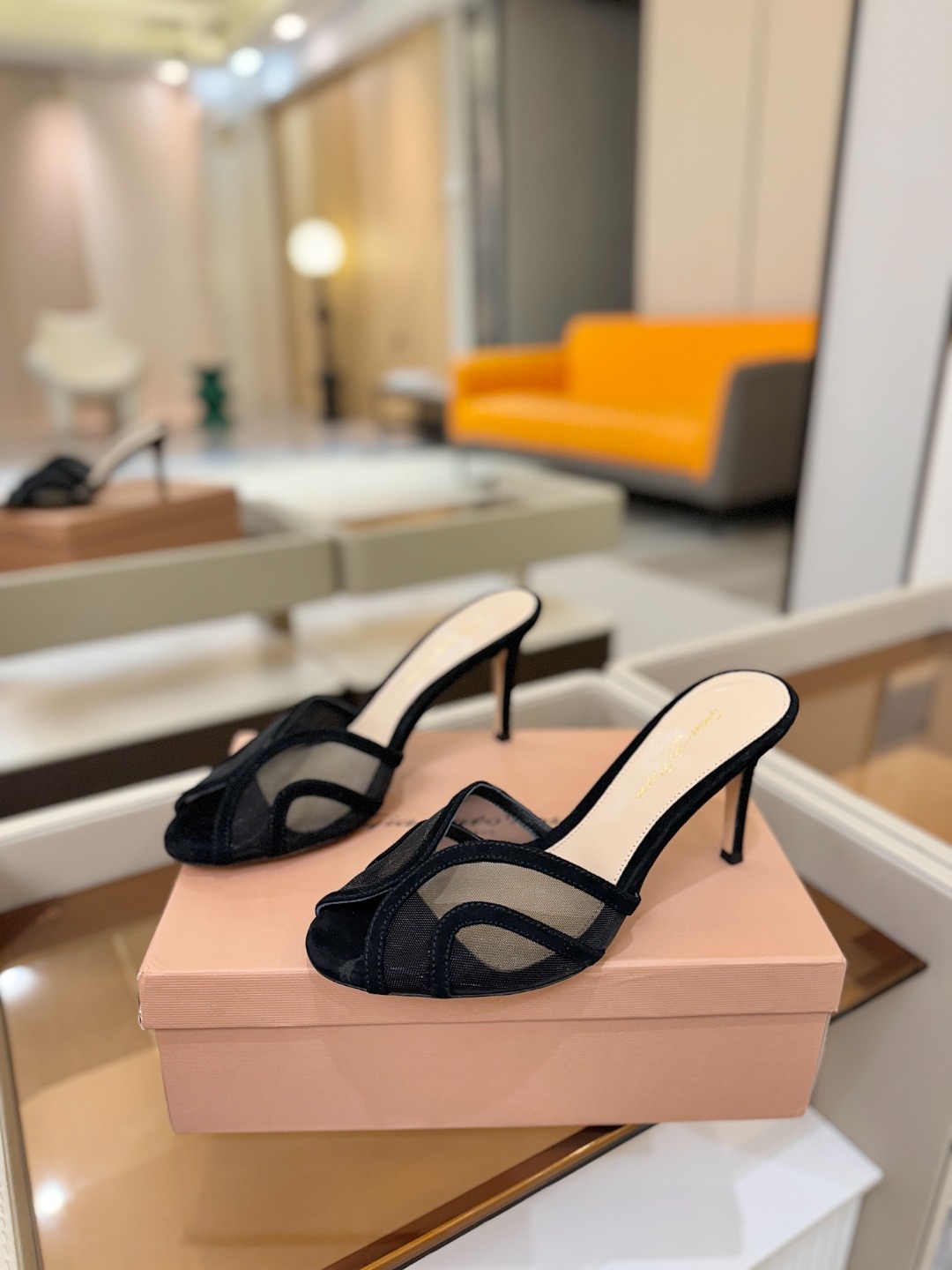Gianvito rossi 👠顶级版本!代购品质!👡施华洛奇水钻圆头高跟拖鞋,宛如从童话中走来的仙履😜
