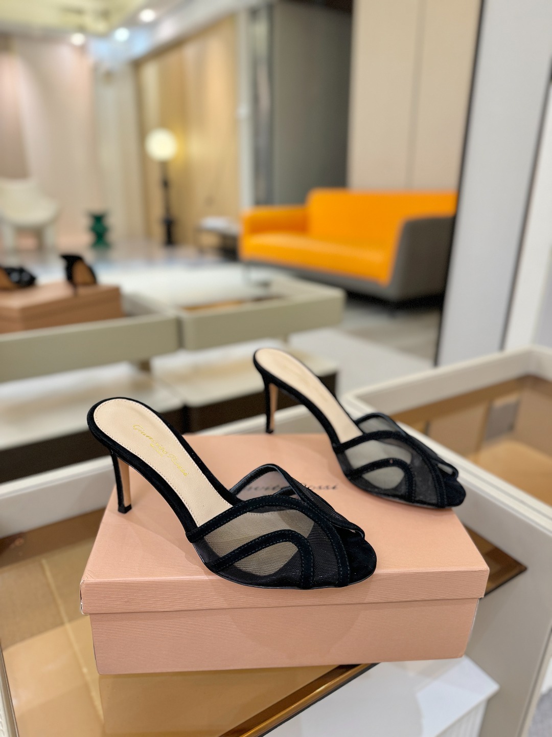 Gianvito rossi 👠顶级版本!代购品质!👡施华洛奇水钻圆头高跟拖鞋,宛如从童话中走来的仙履😜