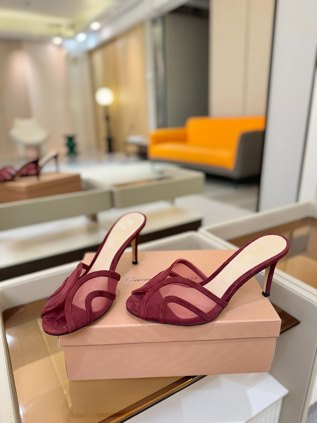 Gianvito rossi 👠顶级版本!代购品质!👡施华洛奇水钻圆头高跟拖鞋,宛如从童话中走来的仙履😜