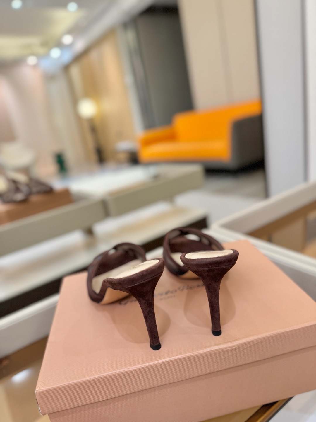 Gianvito rossi 👠顶级版本!代购品质!👡施华洛奇水钻圆头高跟拖鞋,宛如从童话中走来的仙履😜