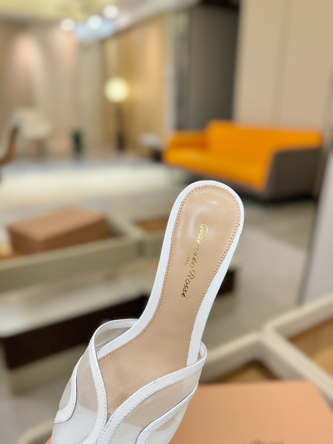 Gianvito rossi 👠顶级版本!代购品质!👡施华洛奇水钻圆头高跟拖鞋,宛如从童话中走来的仙履😜