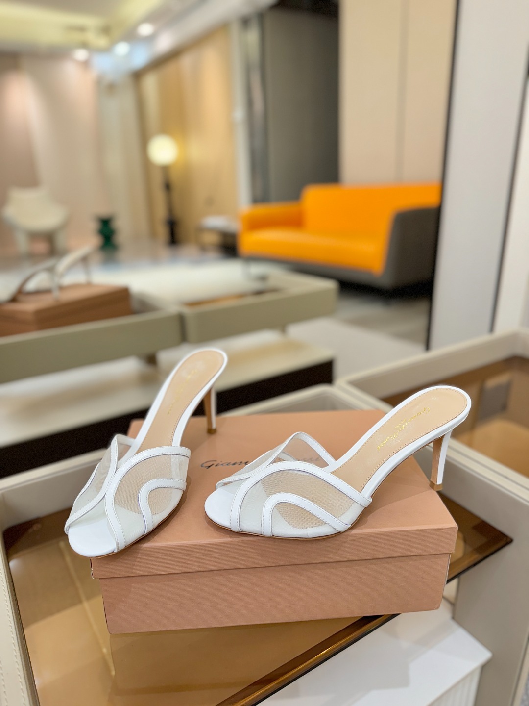 Gianvito rossi 👠顶级版本!代购品质!👡施华洛奇水钻圆头高跟拖鞋,宛如从童话中走来的仙履😜
