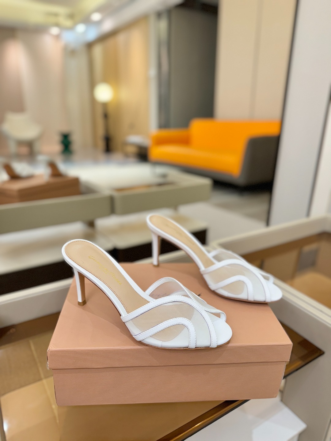Gianvito rossi 👠顶级版本!代购品质!👡施华洛奇水钻圆头高跟拖鞋,宛如从童话中走来的仙履😜