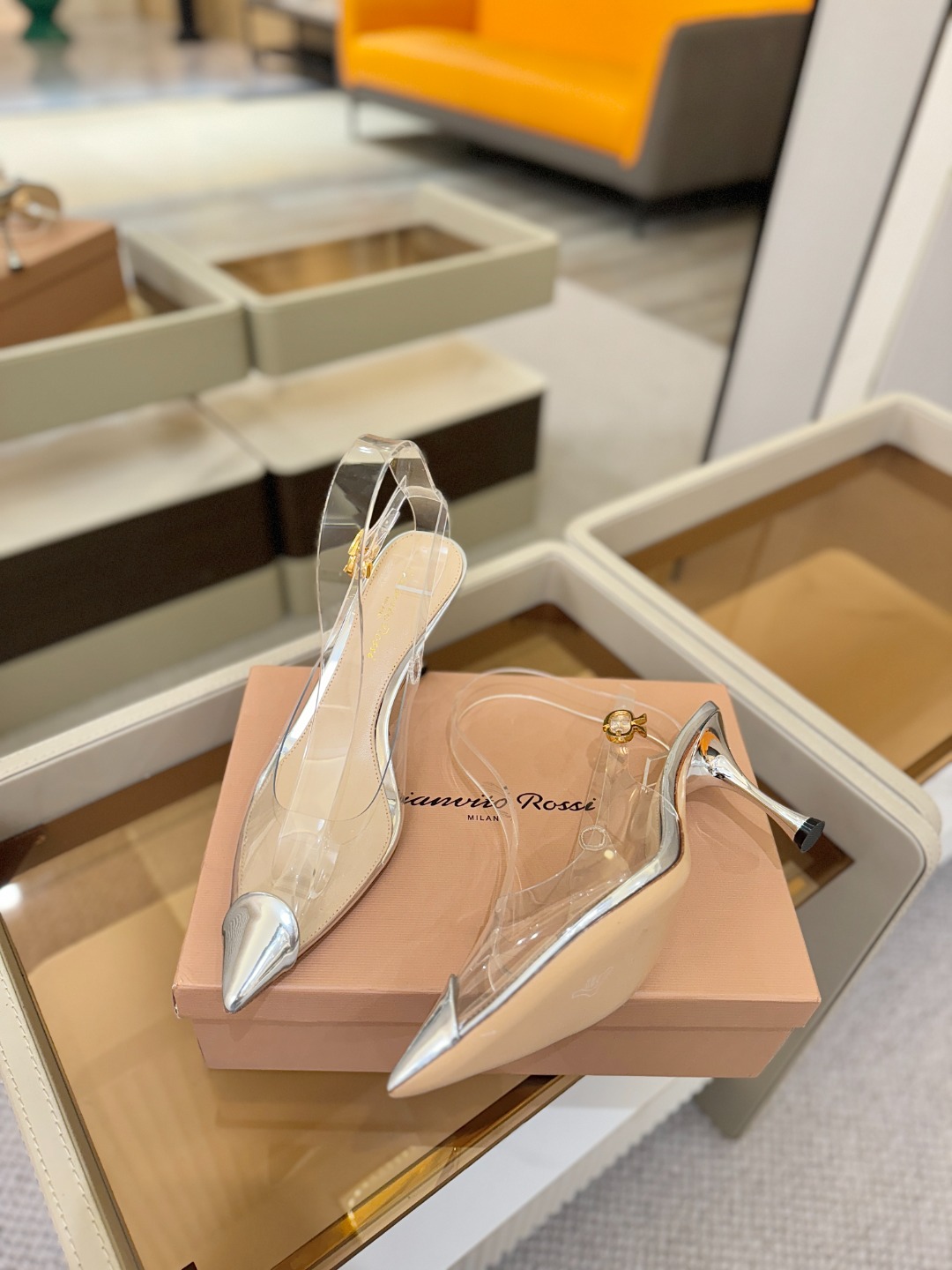 Gianvito rossi 👠顶级版本！代购品质！👡尖头高跟凉鞋，宛如从童话中走来的仙履😜💖。尖头设计