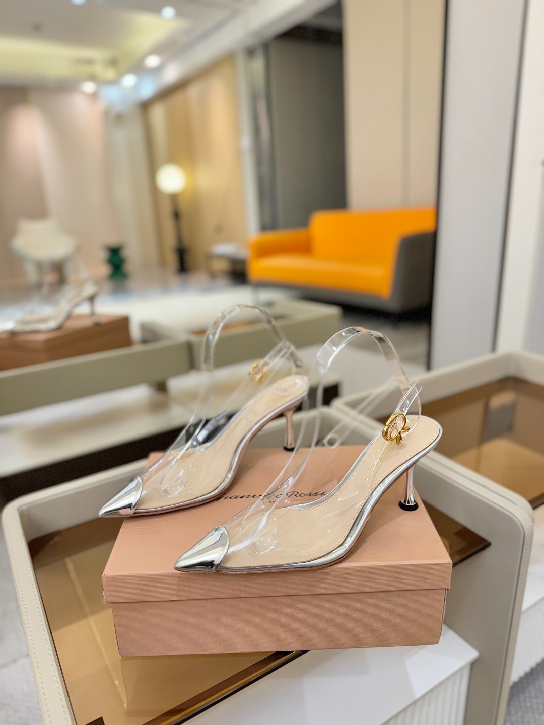 Gianvito rossi 👠顶级版本！代购品质！👡尖头高跟凉鞋，宛如从童话中走来的仙履😜💖。尖头设计