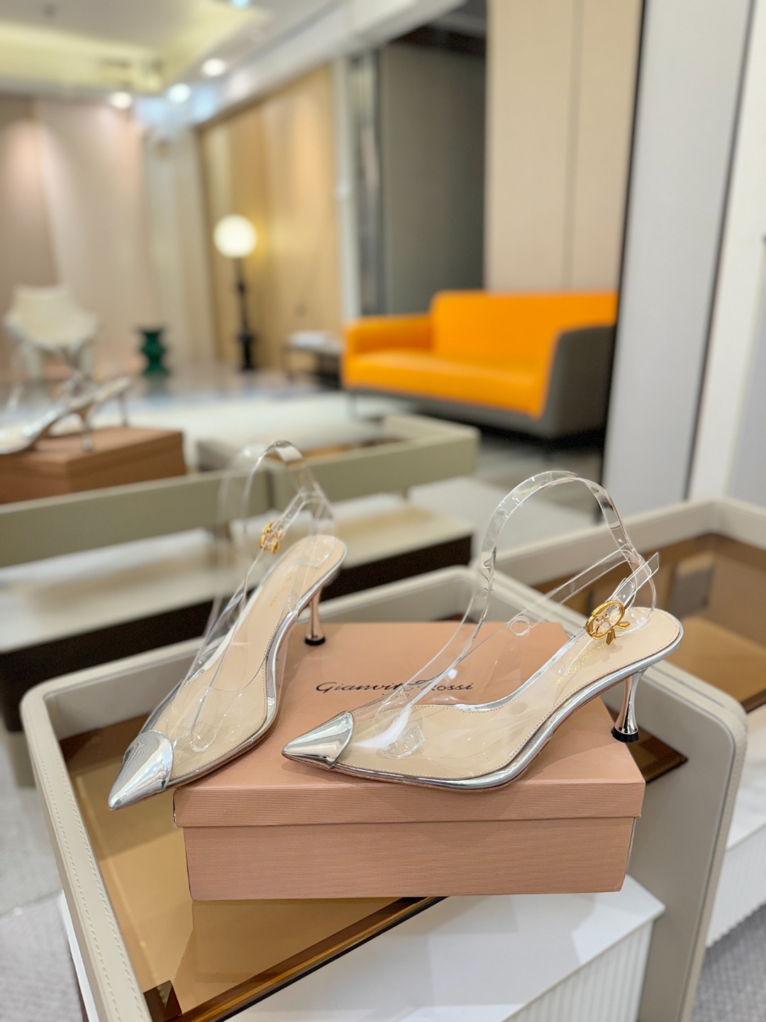 Gianvito rossi 👠顶级版本！代购品质！👡尖头高跟凉鞋，宛如从童话中走来的仙履😜💖。尖头设计