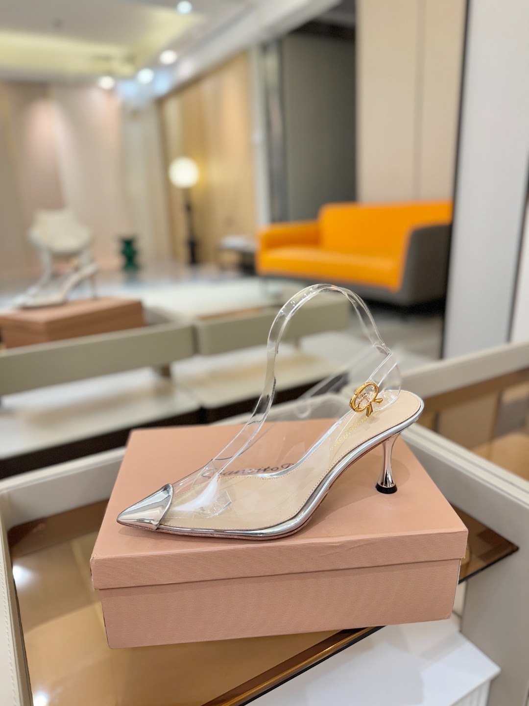 Gianvito rossi 👠顶级版本！代购品质！👡尖头高跟凉鞋，宛如从童话中走来的仙履😜💖。尖头设计